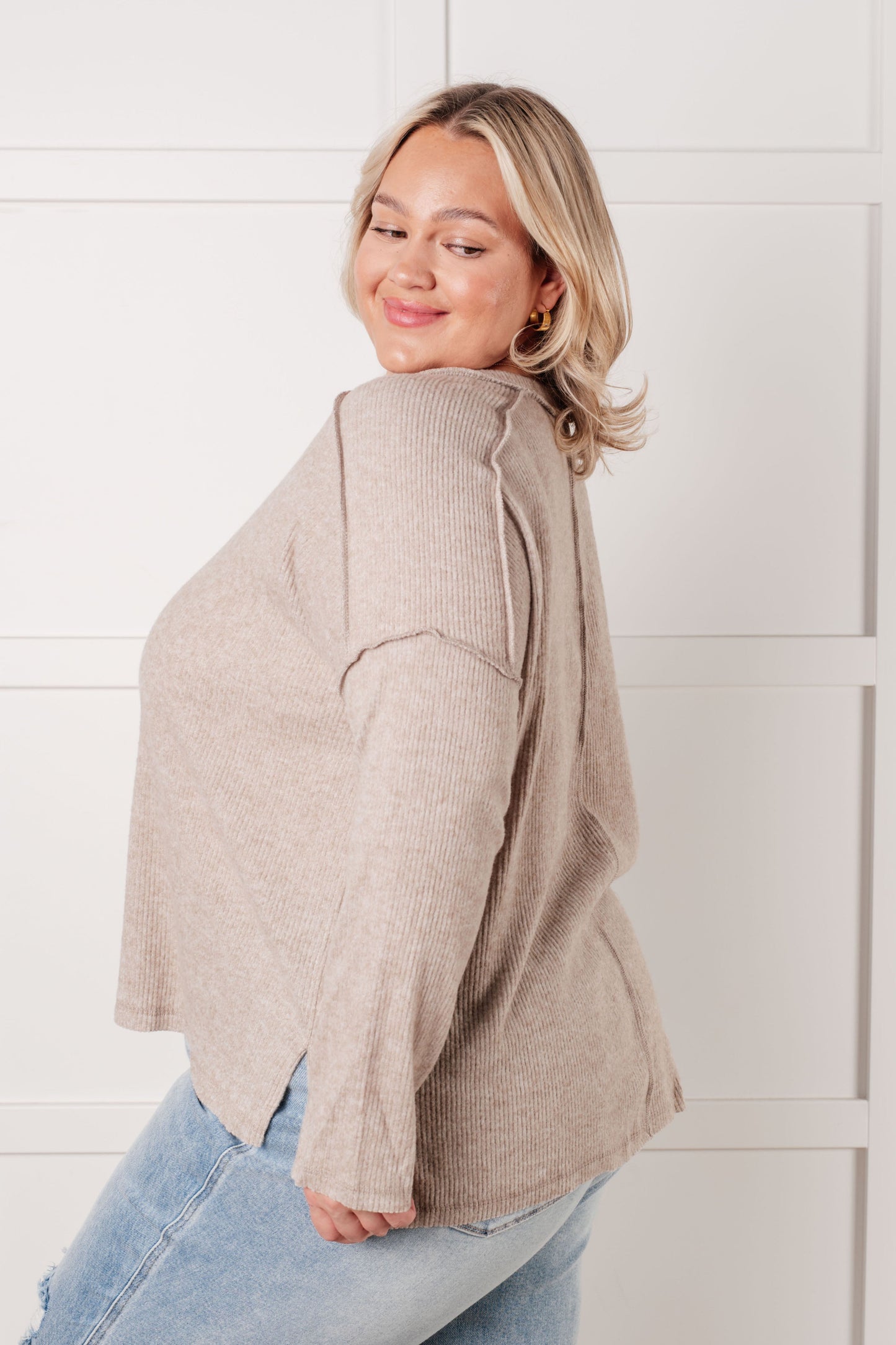 Heather Mocha, ribbed Hacci long sleeve sweater by Zenana
Ribbed, Brushed Hacci
Banded Round Neckline
Drop Shoulder
Side Slit
Exposed Seam Details
82% Polyester, 15% Rayon, 3% Spandex
True to Size