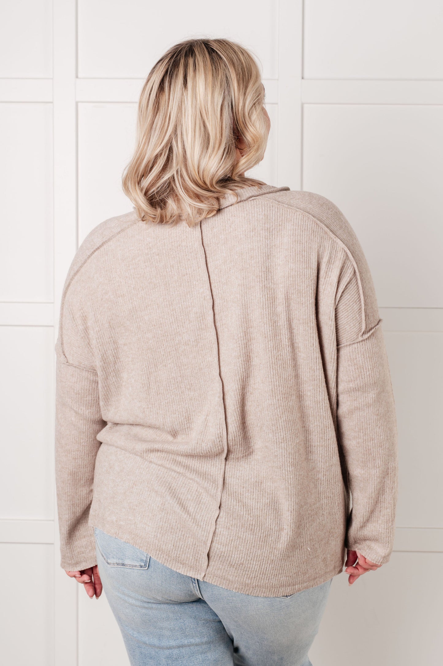 Heather Mocha, ribbed Hacci long sleeve sweater by Zenana
Ribbed, Brushed Hacci
Banded Round Neckline
Drop Shoulder
Side Slit
Exposed Seam Details
82% Polyester, 15% Rayon, 3% Spandex
True to Size