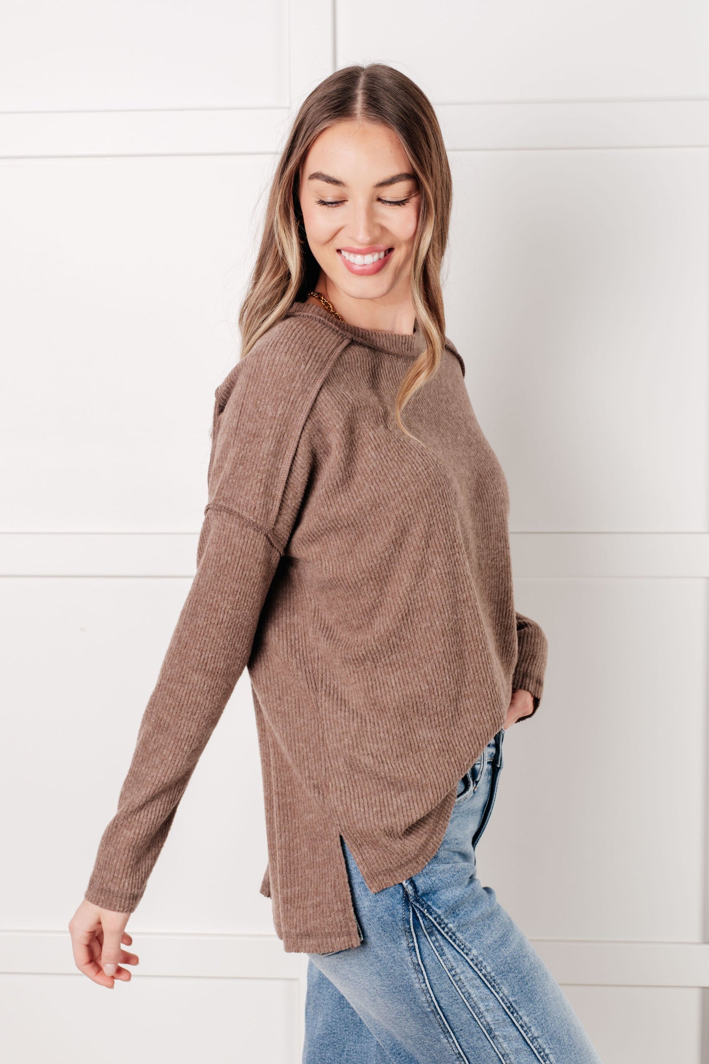 Mocha, ribbed Hacci long sleeve sweater by Zenana
Ribbed, Brushed Hacci
Banded Round Neckline
Drop Shoulder
Side Slit
Exposed Seam Details
82% Polyester, 15% Rayon, 3% Spandex
True to Size