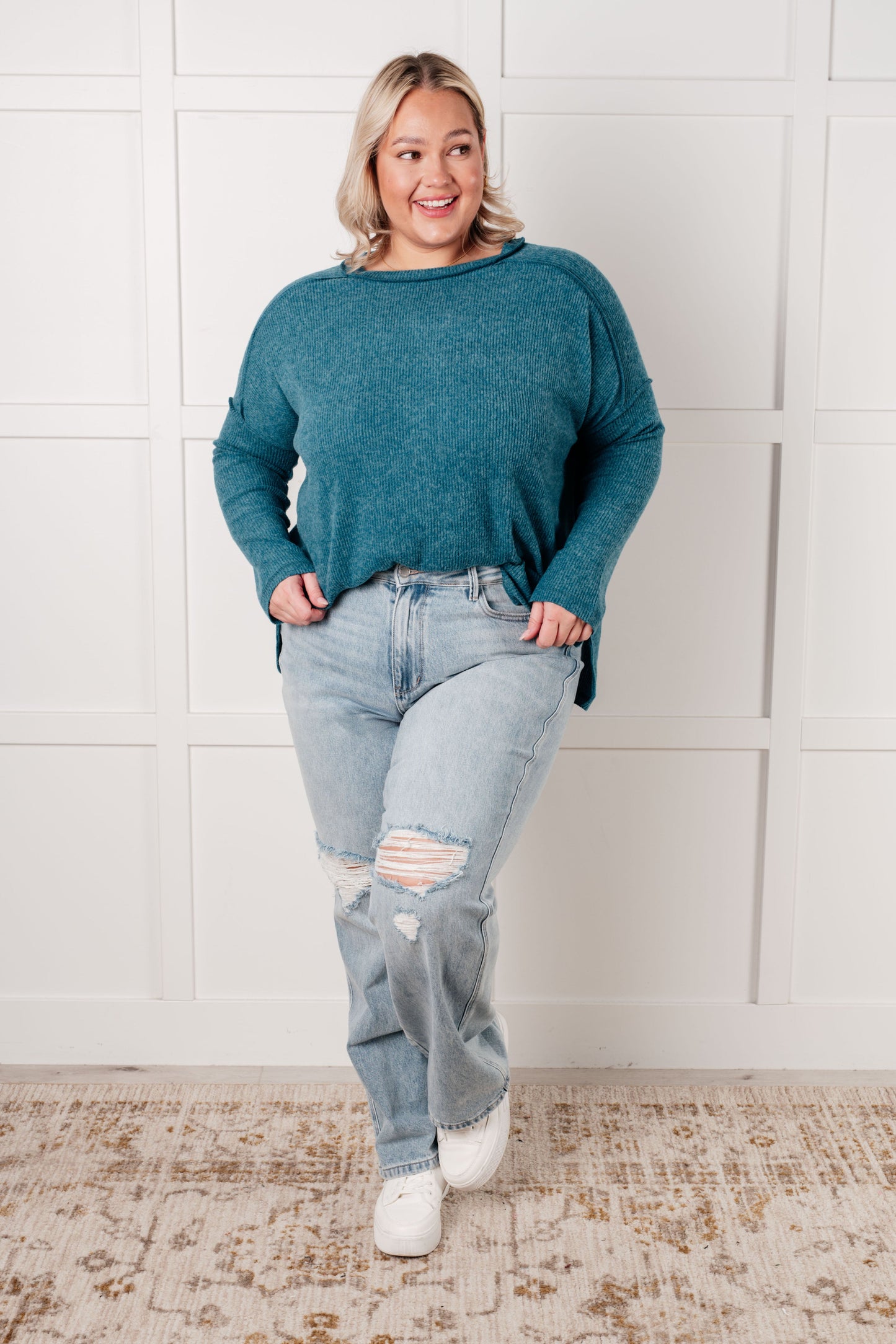 Teal ribbed Hacci long sleeve sweater by Zenana
Ribbed, Brushed Hacci
Banded Round Neckline
Drop Shoulder
Side Slit
Exposed Seam Details
82% Polyester, 15% Rayon, 3% Spandex
True to Size