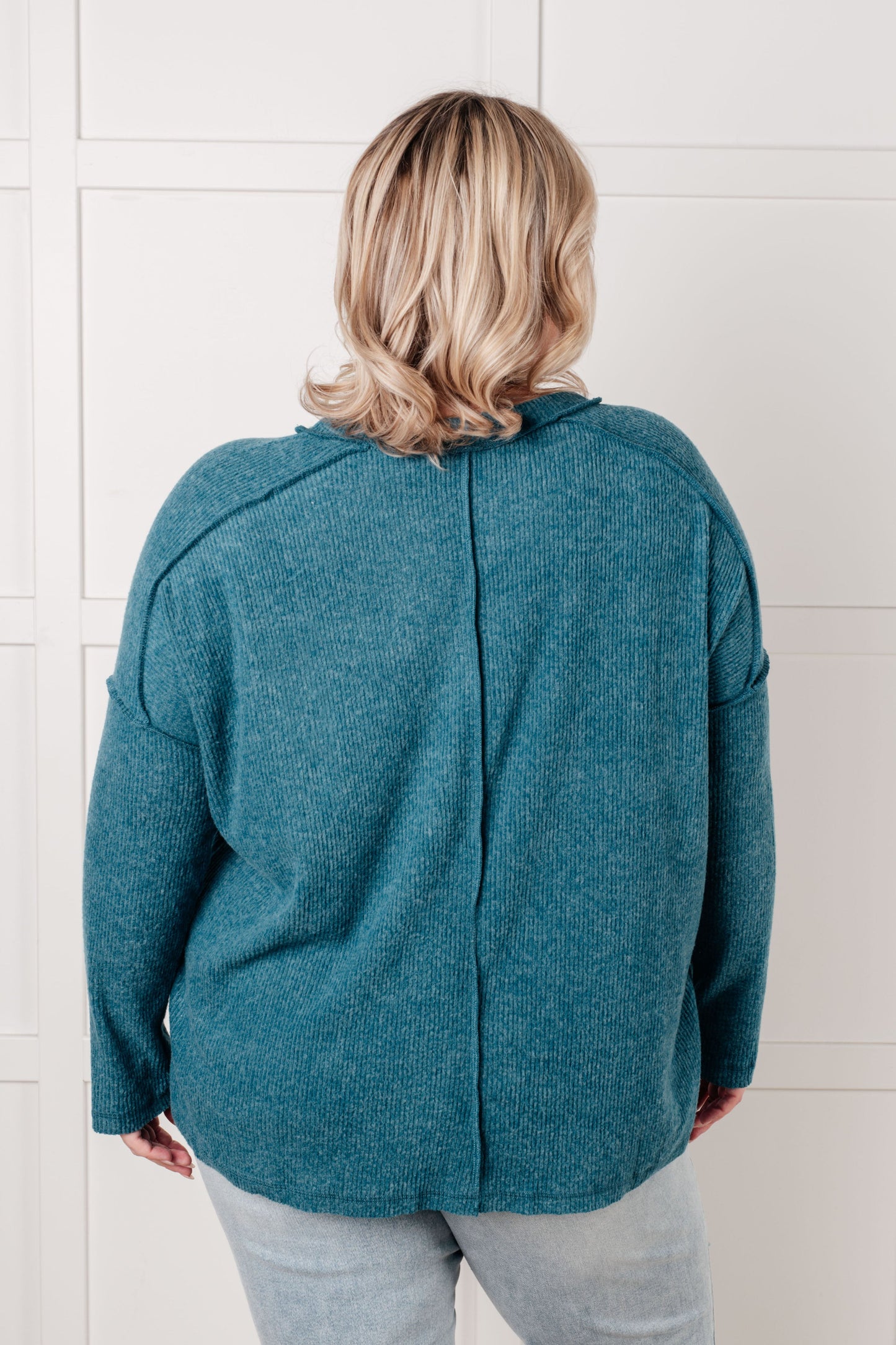 Teal ribbed Hacci long sleeve sweater by Zenana
Ribbed, Brushed Hacci
Banded Round Neckline
Drop Shoulder
Side Slit
Exposed Seam Details
82% Polyester, 15% Rayon, 3% Spandex
True to Size
