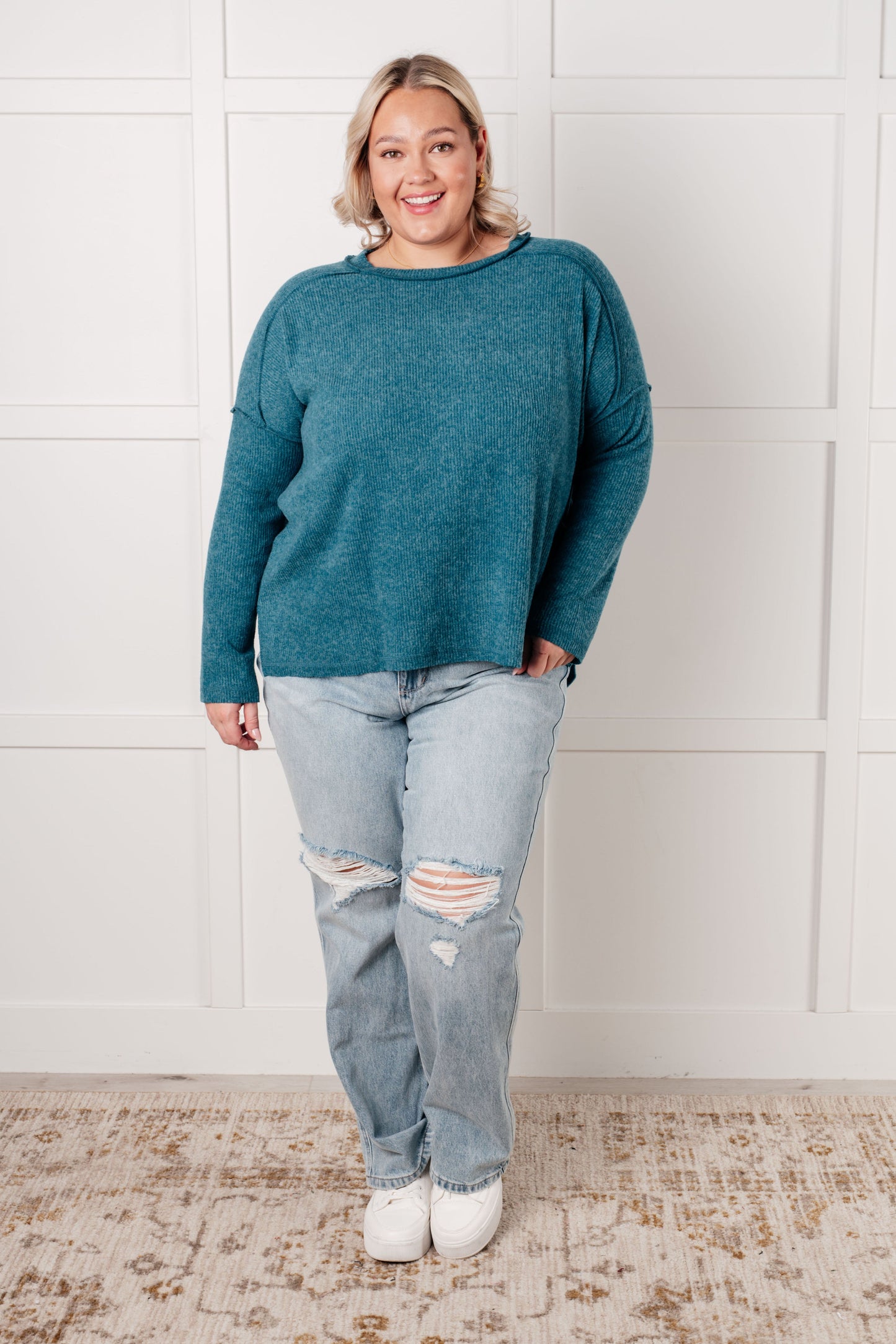 Teal ribbed Hacci long sleeve sweater by Zenana
Ribbed, Brushed Hacci
Banded Round Neckline
Drop Shoulder
Side Slit
Exposed Seam Details
82% Polyester, 15% Rayon, 3% Spandex
True to Size
