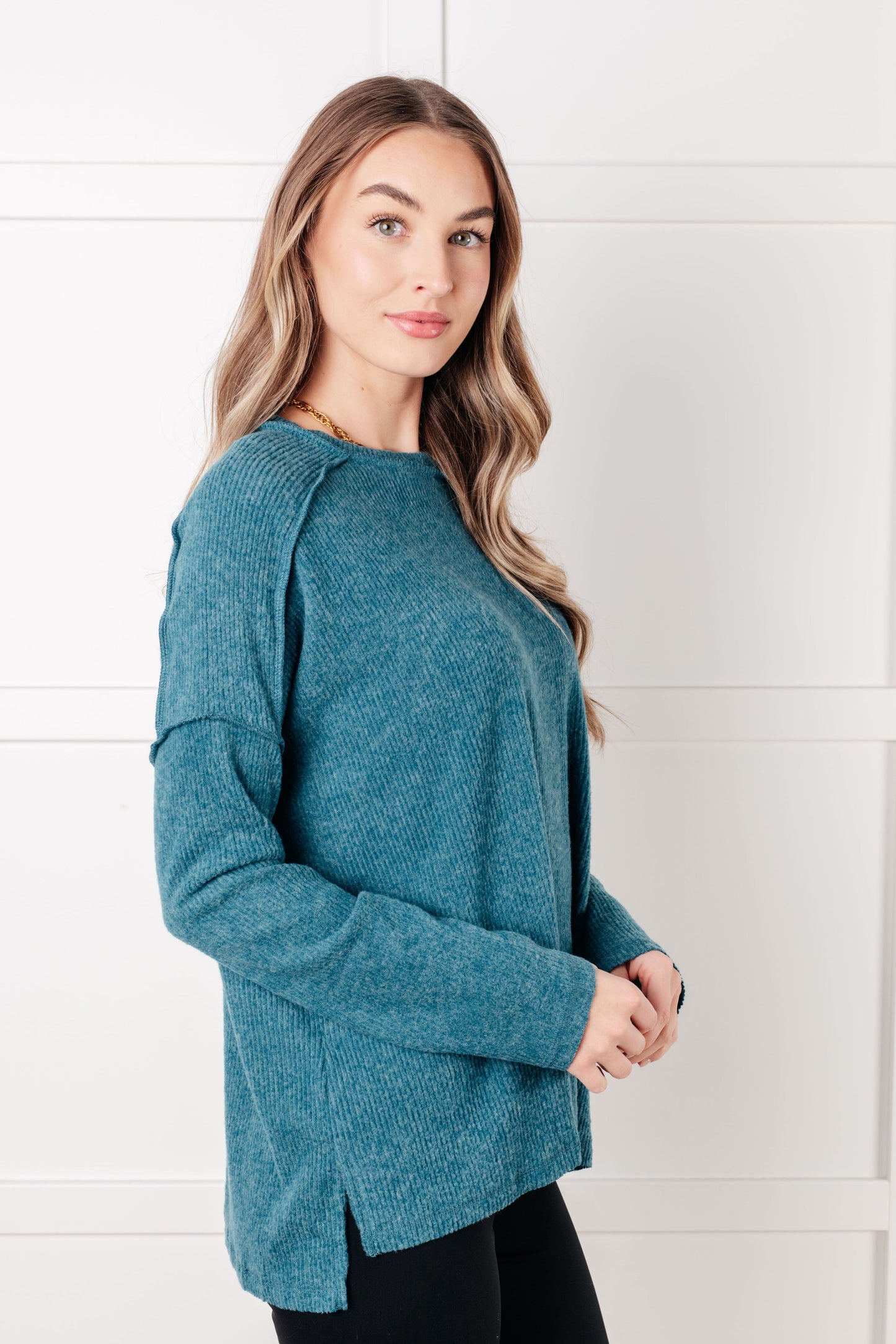 Teal ribbed Hacci long sleeve sweater by Zenana
Ribbed, Brushed Hacci
Banded Round Neckline
Drop Shoulder
Side Slit
Exposed Seam Details
82% Polyester, 15% Rayon, 3% Spandex
True to Size