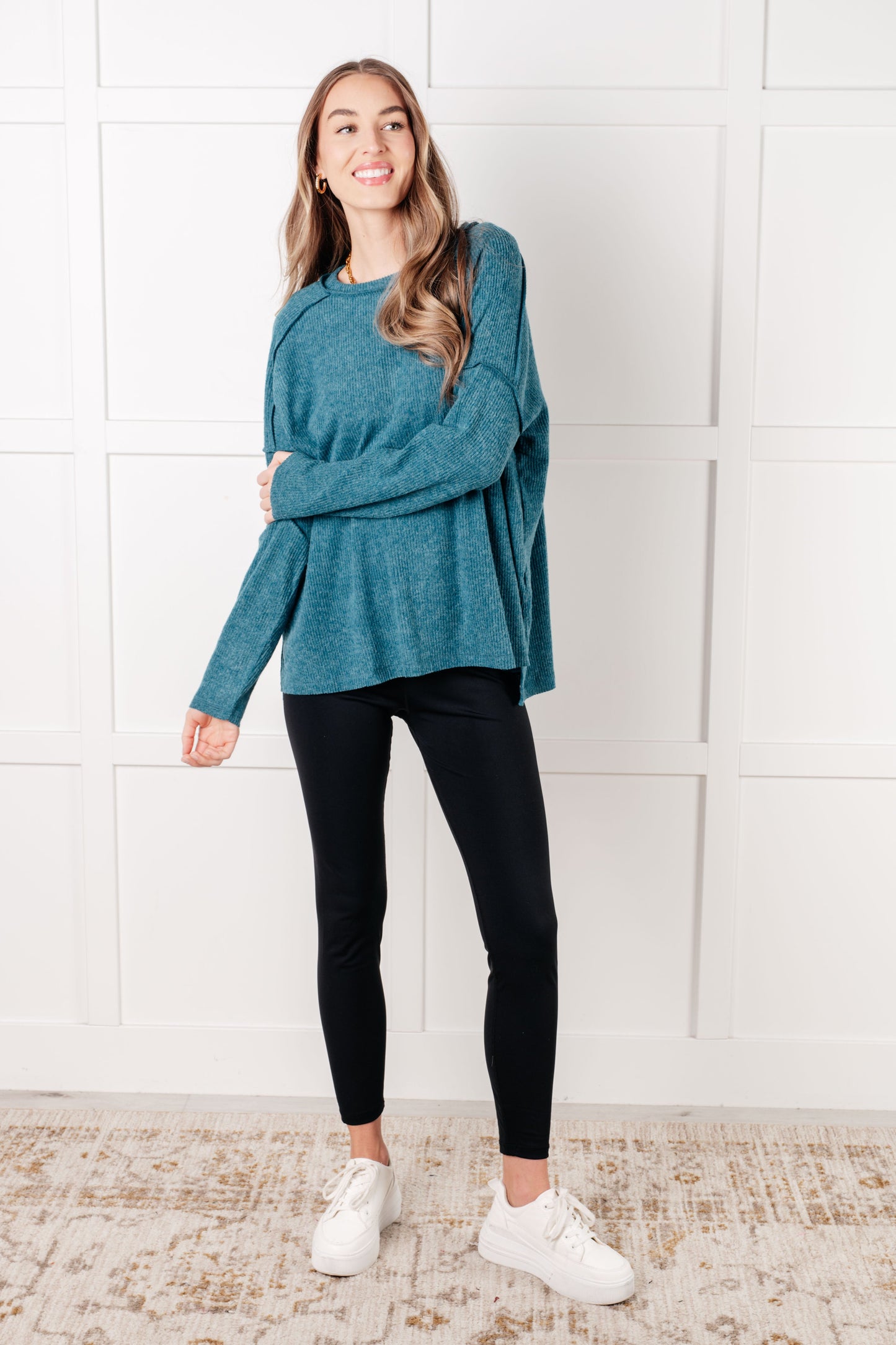 Teal ribbed Hacci long sleeve sweater by Zenana
Ribbed, Brushed Hacci
Banded Round Neckline
Drop Shoulder
Side Slit
Exposed Seam Details
82% Polyester, 15% Rayon, 3% Spandex
True to Size