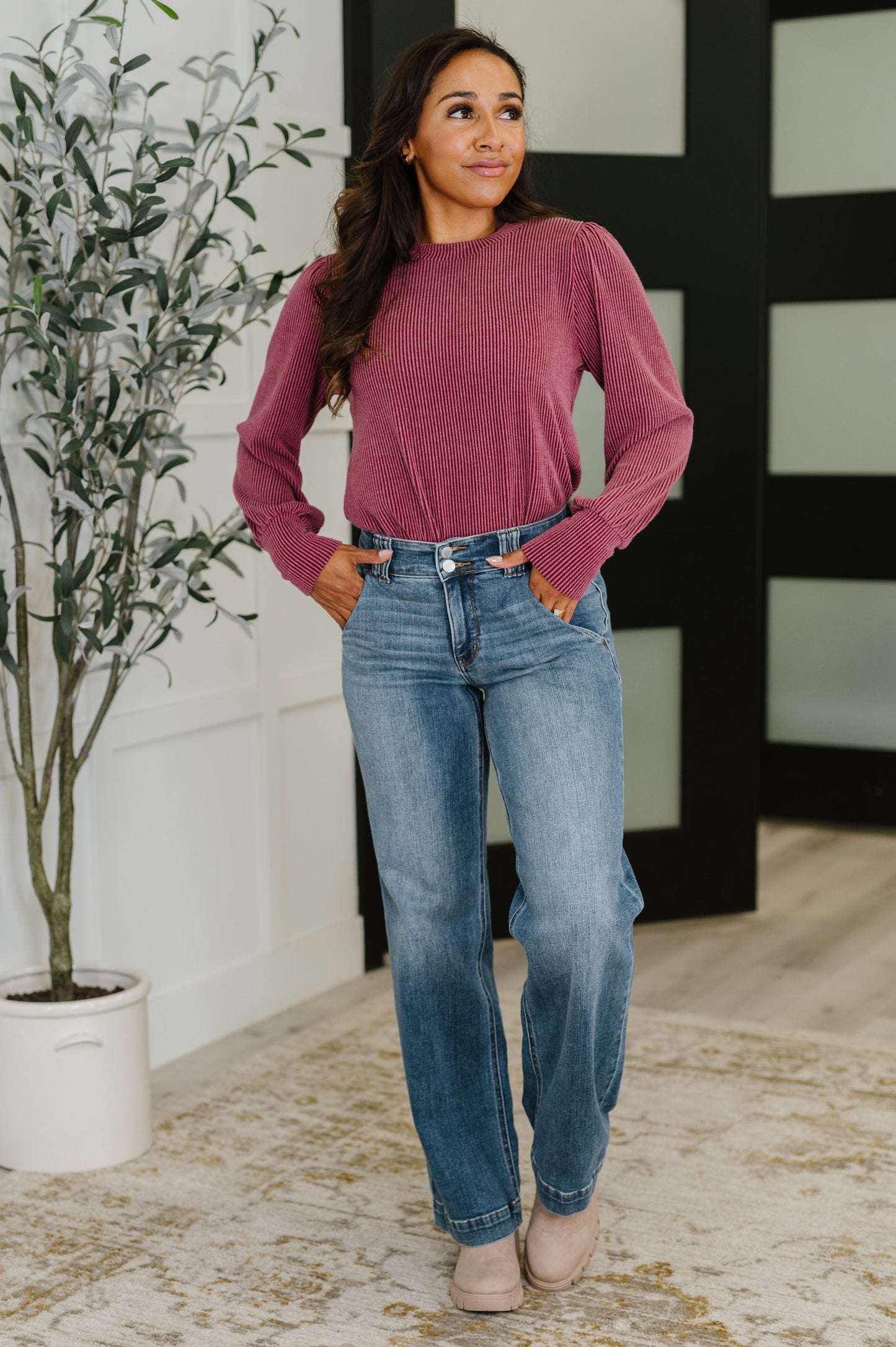 Balloon long sleeve
Cable Ribbed Knit Top in Wine
High Stretch
Banded Round Neckline
Balloon Sleeve
Exaggerated, Banded Sleeve Cuff
76% Polyester, 21% Rayon, 3% Spandex
True to Size