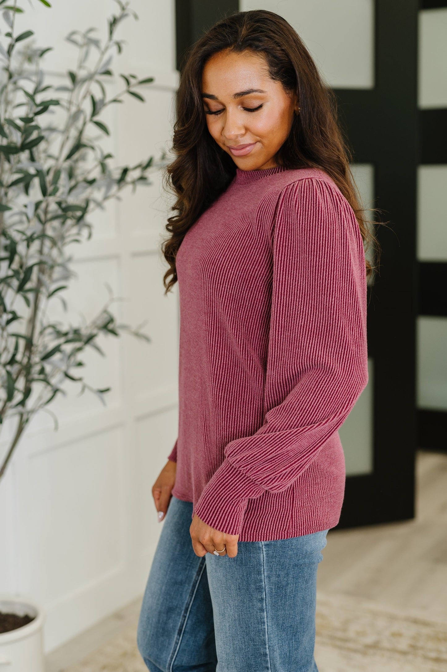 Balloon long sleeve
Cable Ribbed Knit Top in Wine
High Stretch
Banded Round Neckline
Balloon Sleeve
Exaggerated, Banded Sleeve Cuff
76% Polyester, 21% Rayon, 3% Spandex
True to Size
