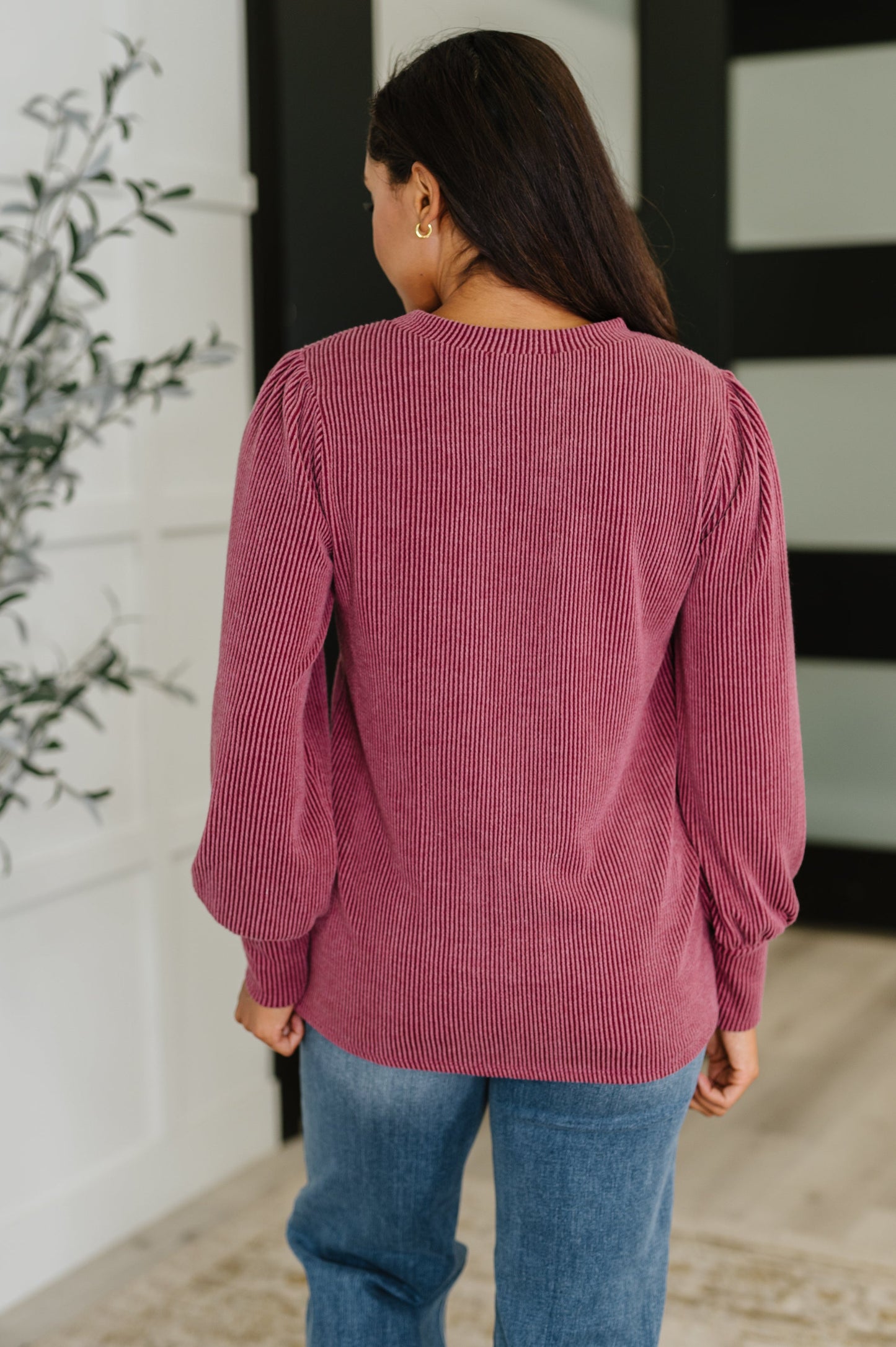 Balloon long sleeve
Cable Ribbed Knit Top in Wine
High Stretch
Banded Round Neckline
Balloon Sleeve
Exaggerated, Banded Sleeve Cuff
76% Polyester, 21% Rayon, 3% Spandex
True to Size