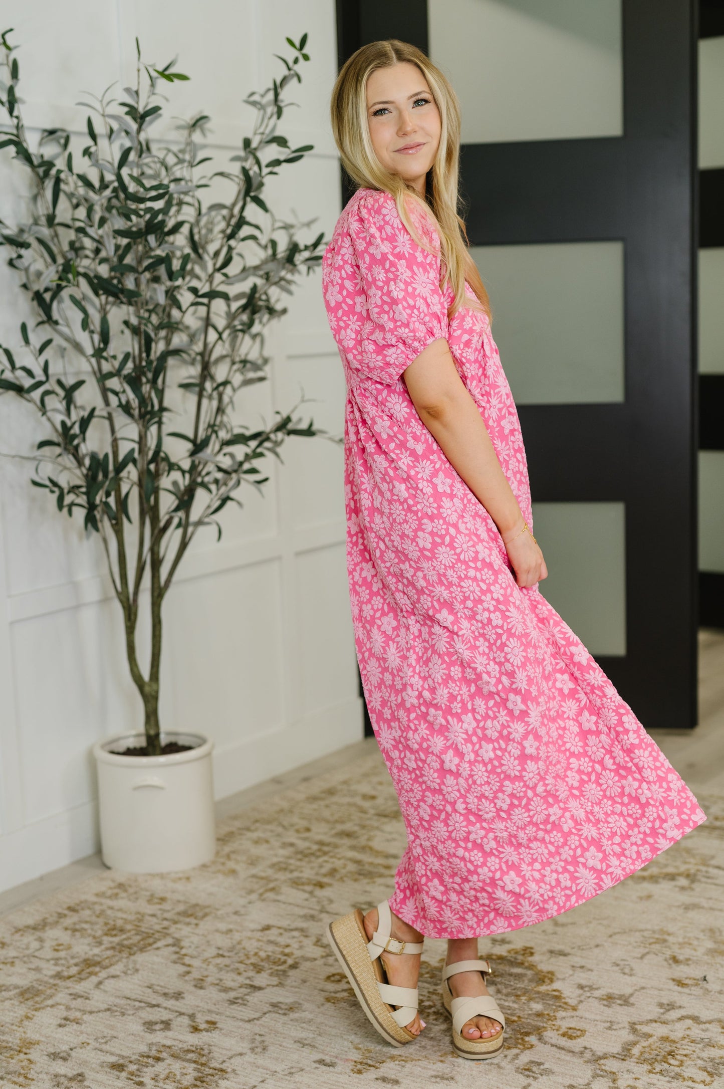 Textured V Neck dress in Ht Pink by Lovelo
Textured Woven
No Stretch
V-Neckline
Balloon Sleeve
Cased Elastic Sleeve Cuff
Gathered Under Bust Seam
Lined Bodice
Self: 100% Polyester
Lining: 100% Rayon
True to Size