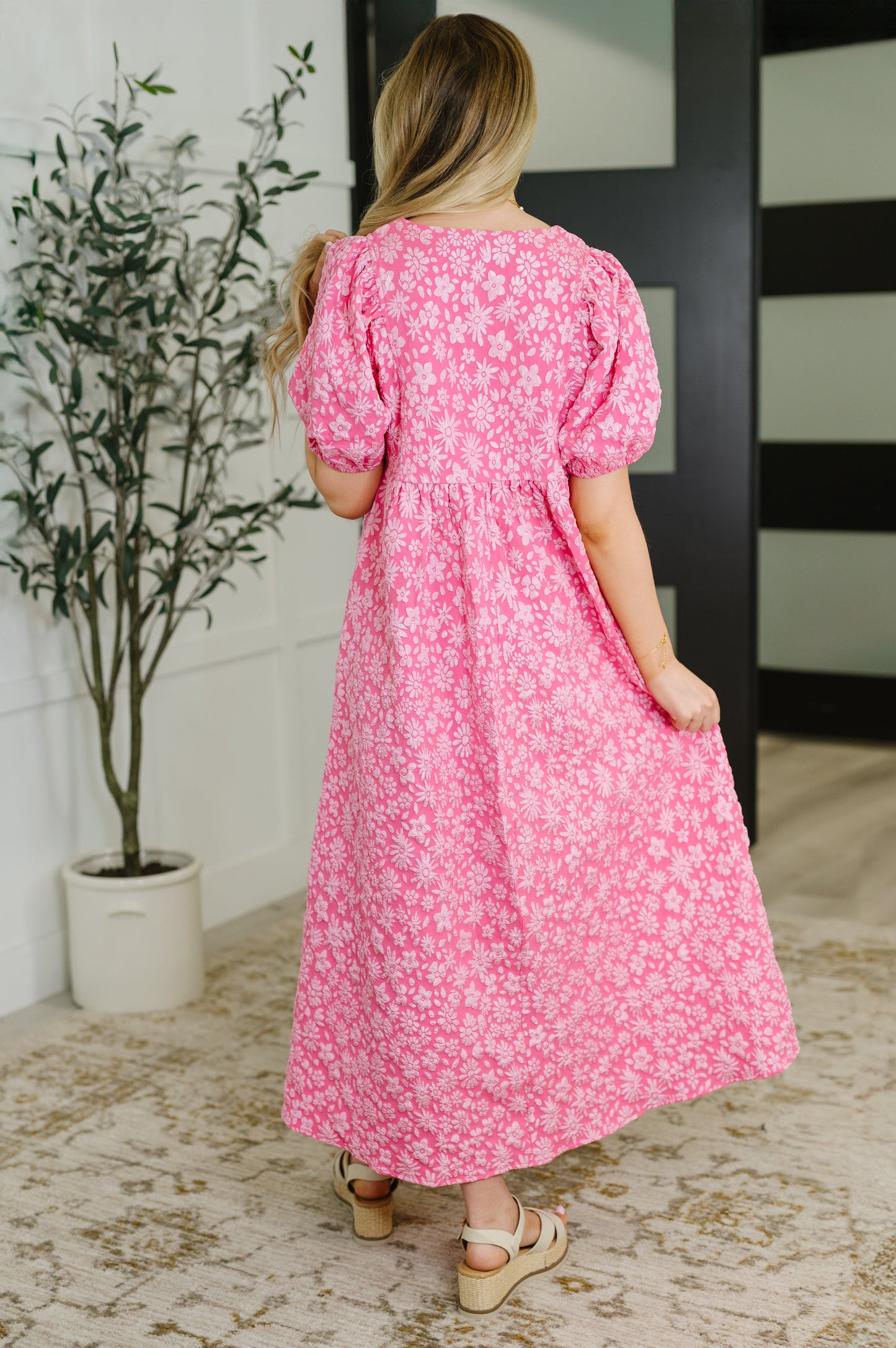 Textured V Neck dress in Ht Pink by Lovelo
Textured Woven
No Stretch
V-Neckline
Balloon Sleeve
Cased Elastic Sleeve Cuff
Gathered Under Bust Seam
Lined Bodice
Self: 100% Polyester
Lining: 100% Rayon
True to Size