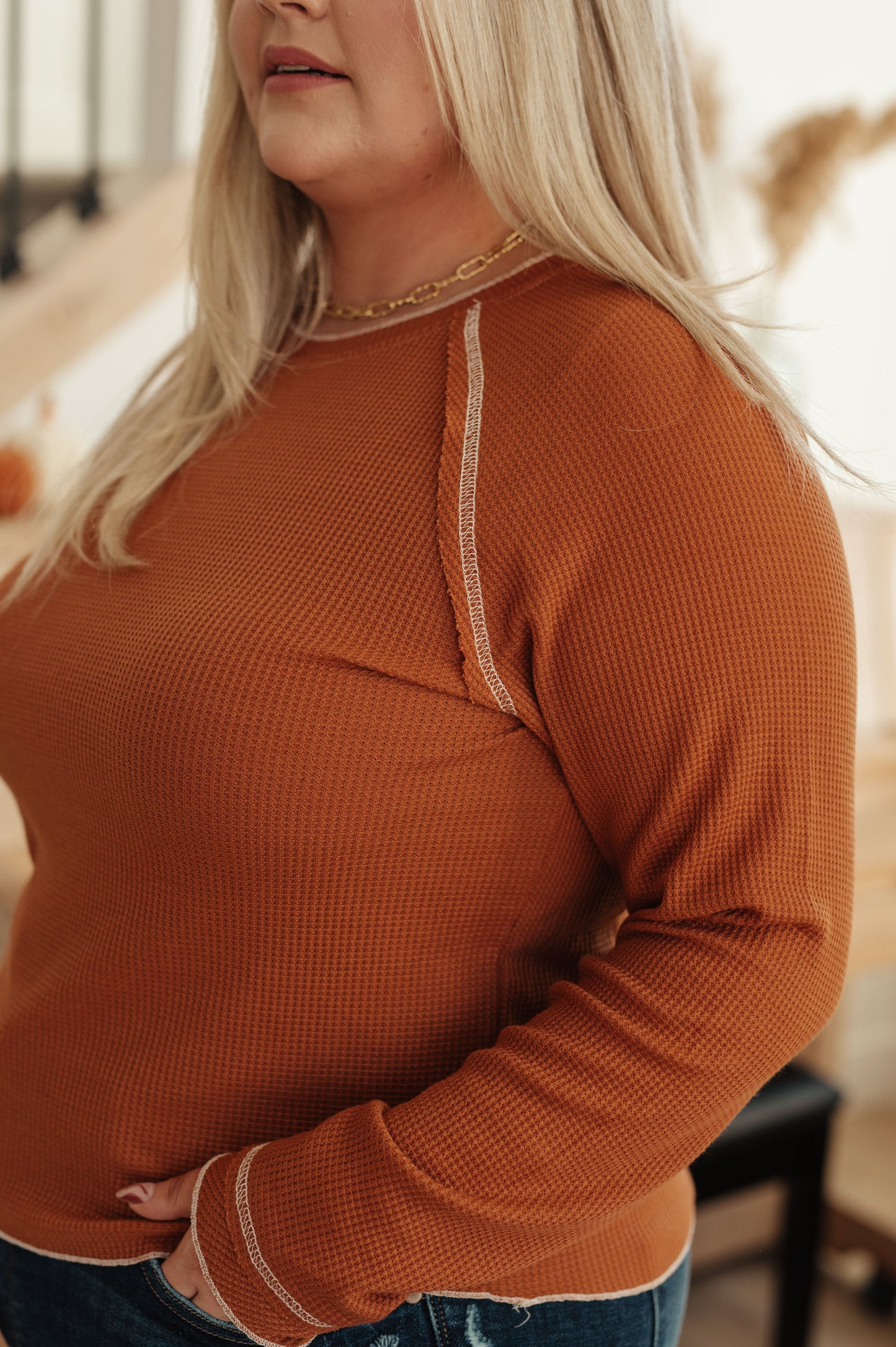 Long sleeve Lightweight Waffle Knit
Round Neckline
Exposed Seams
Contrast Stitching
Raglan Sleeve
95% Polyester, 5% Elastane
True to Size
