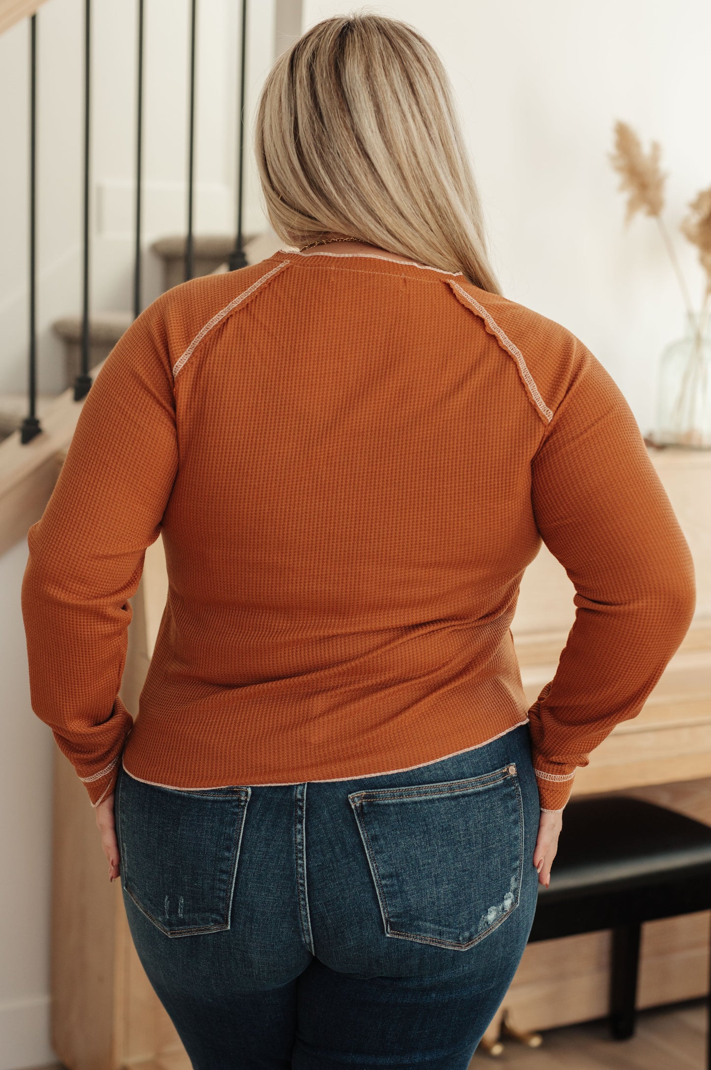 Long sleeve Lightweight Waffle Knit
Round Neckline
Exposed Seams
Contrast Stitching
Raglan Sleeve
95% Polyester, 5% Elastane
True to Size