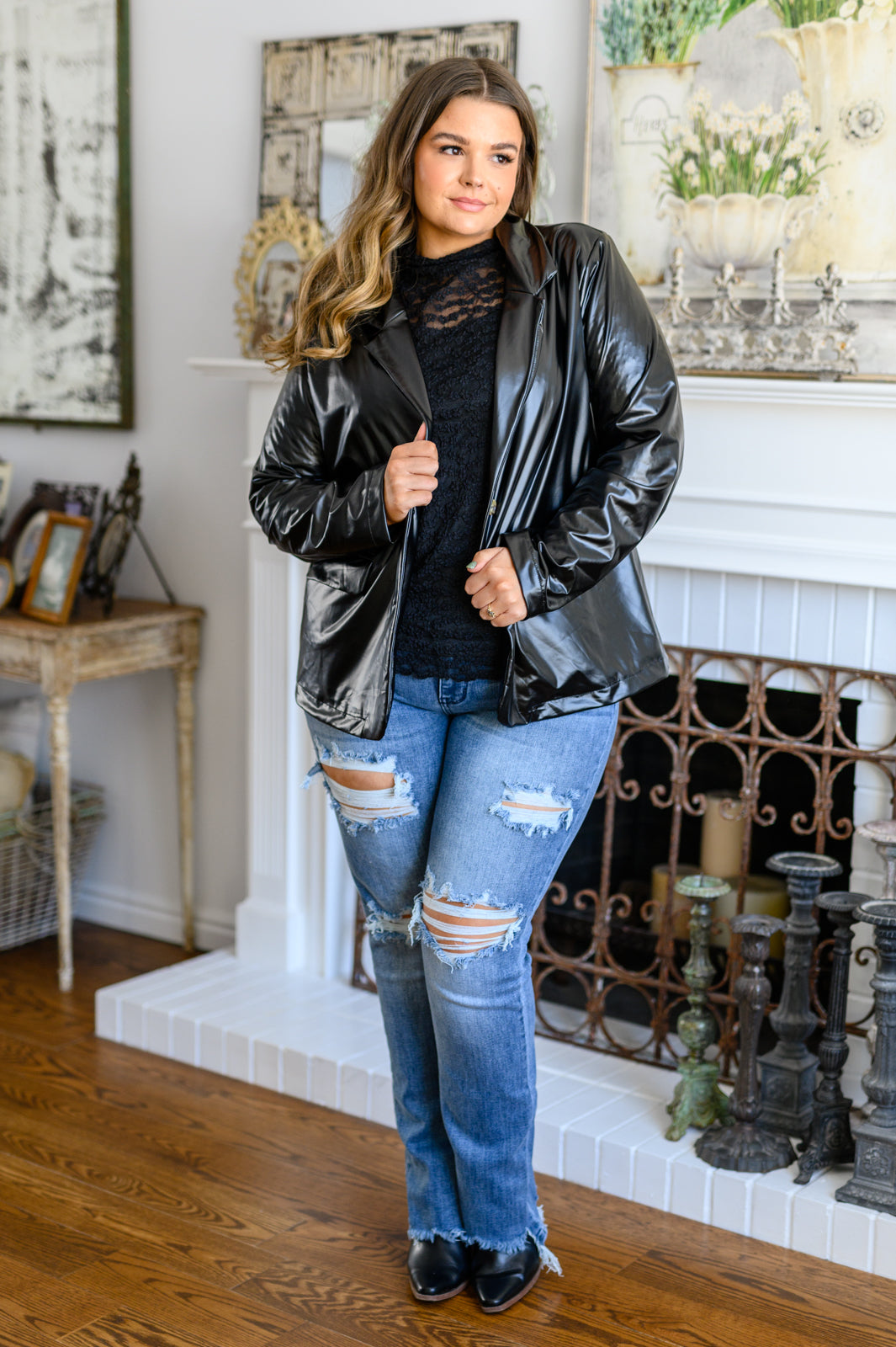 Black Faux Leather Blazer
Stretchy + Lightweight
60% Polyester, 40% Polyurethane
Wash cold, hang dry
True to size, if between sizes, size up