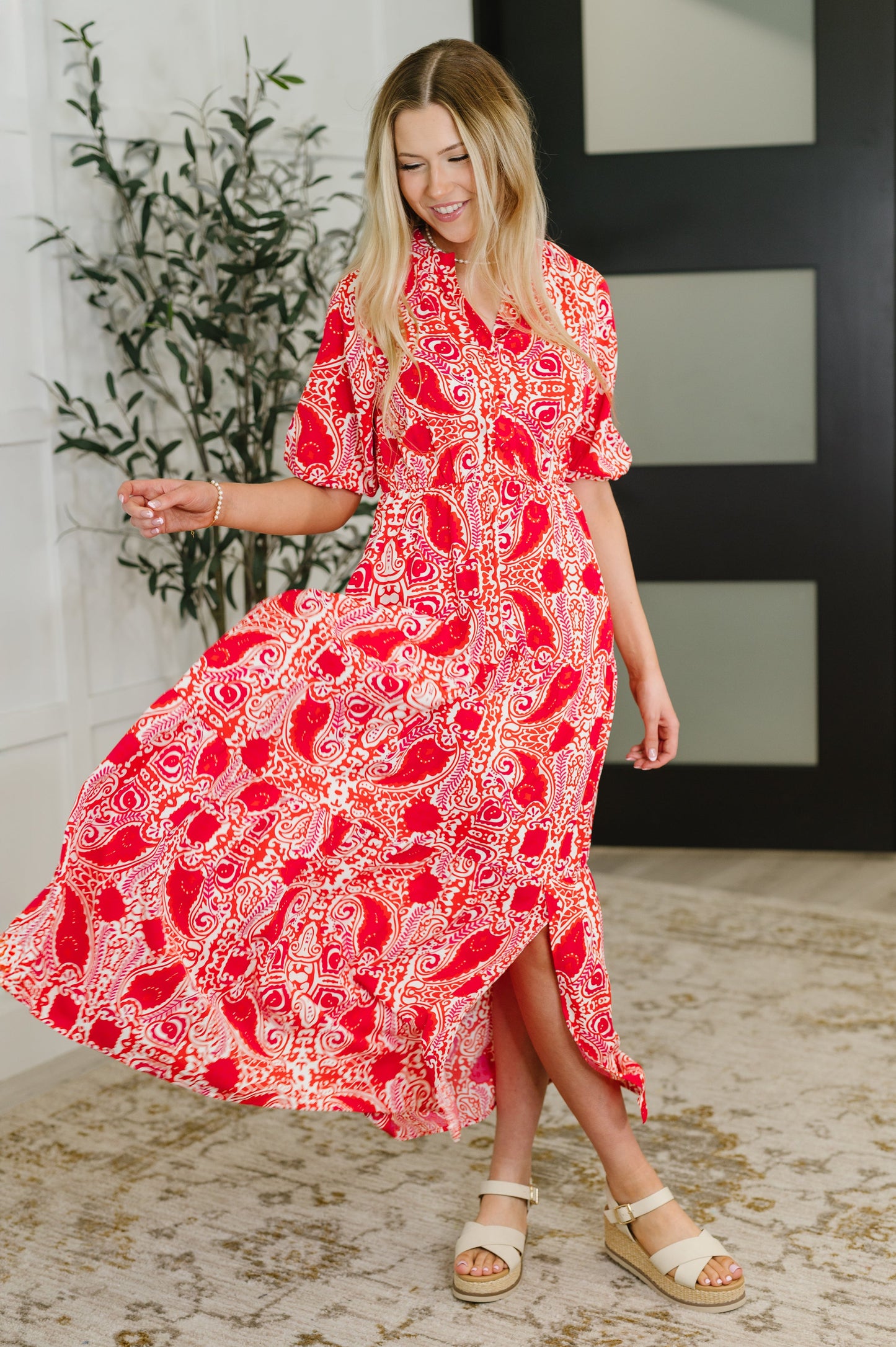 Red Floral patterned maxi dress
Poplin Woven
No-Stretch
V-Neck
Half Front Buttons
Dolman Balloon Sleeve
Cased Elastic Sleeve Cuff
Functional Side Pockets
Elastic Waist
Gathered Tiered
100% Polyester
True to Size