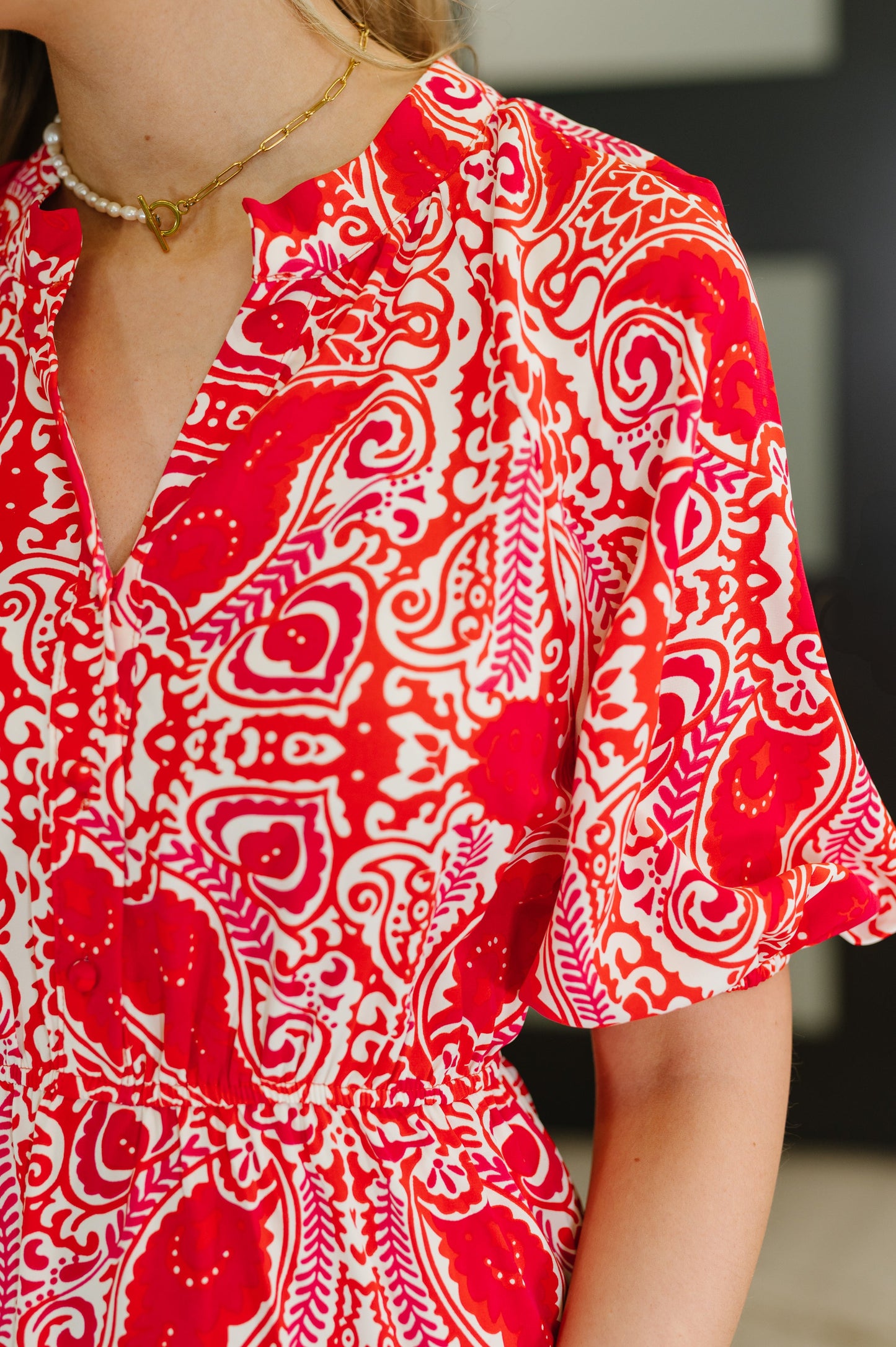 Red Floral patterned maxi dress
Poplin Woven
No-Stretch
V-Neck
Half Front Buttons
Dolman Balloon Sleeve
Cased Elastic Sleeve Cuff
Functional Side Pockets
Elastic Waist
Gathered Tiered
100% Polyester
True to Size