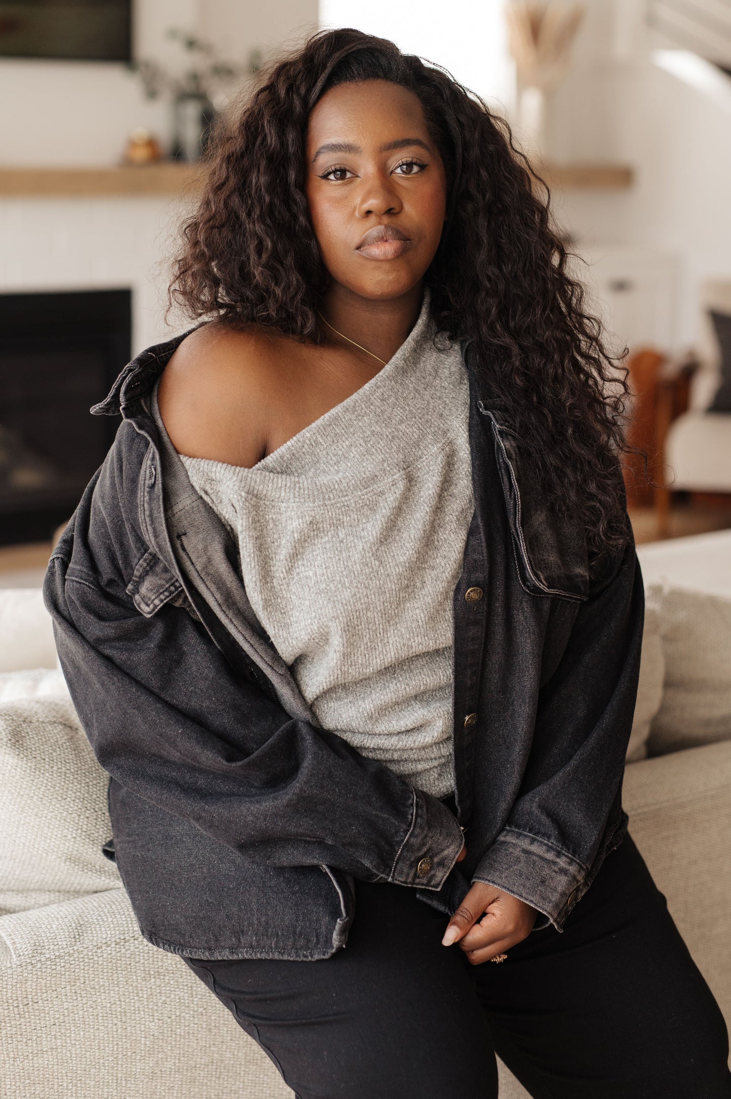 Grey long sleeve top by Sew IN Love
Textured Knit
Boat Neckline
Dolman Sleeves
Option to Wear Off the Shoulder
80% Polyester, 15% Rayon, 5% Spandex
True to Size