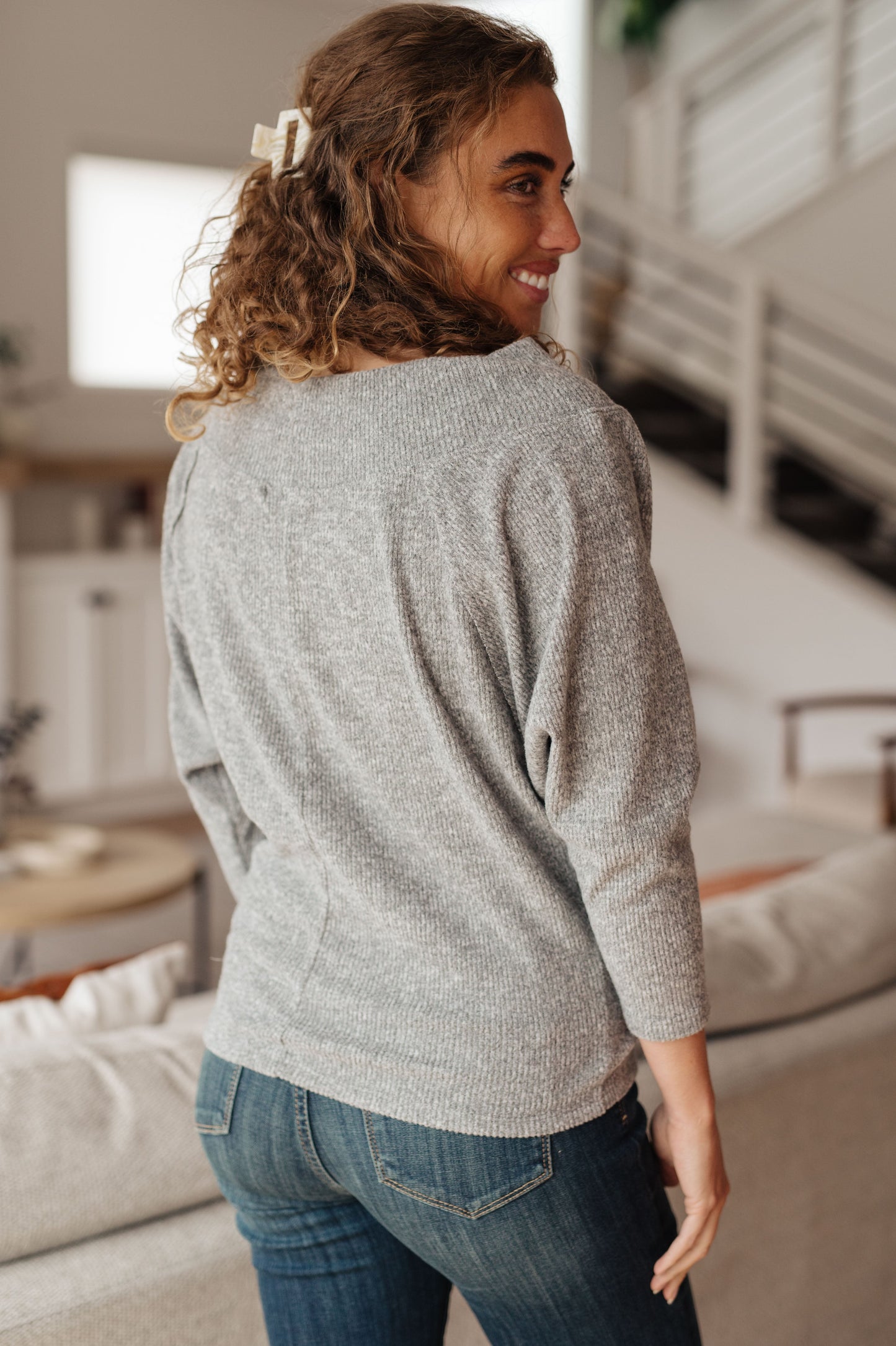 Grey long sleeve top by Sew IN Love
Textured Knit
Boat Neckline
Dolman Sleeves
Option to Wear Off the Shoulder
80% Polyester, 15% Rayon, 5% Spandex
True to Size