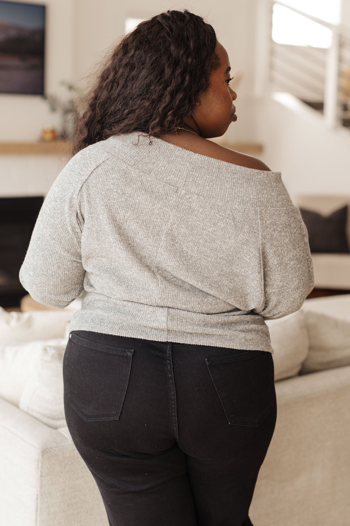 Grey long sleeve top by Sew IN Love
Textured Knit
Boat Neckline
Dolman Sleeves
Option to Wear Off the Shoulder
80% Polyester, 15% Rayon, 5% Spandex
True to Size
