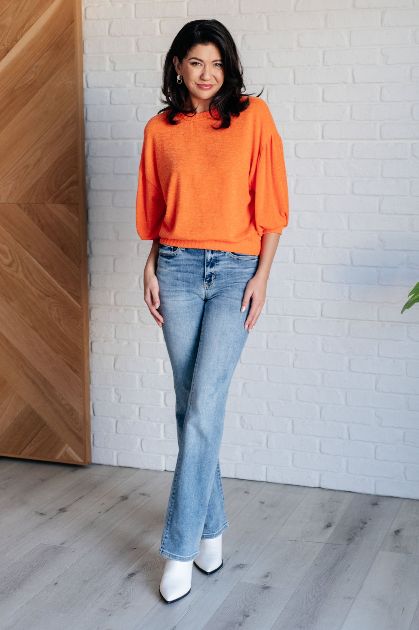 Short Sleeve sweater in Orange by GeeGee
Lightweight Sweater Knit
Round Neckline
Balloon Sleeve
Drop Shoulder
Banded Hem
96% Polyester, 4% Spandex
True to Size