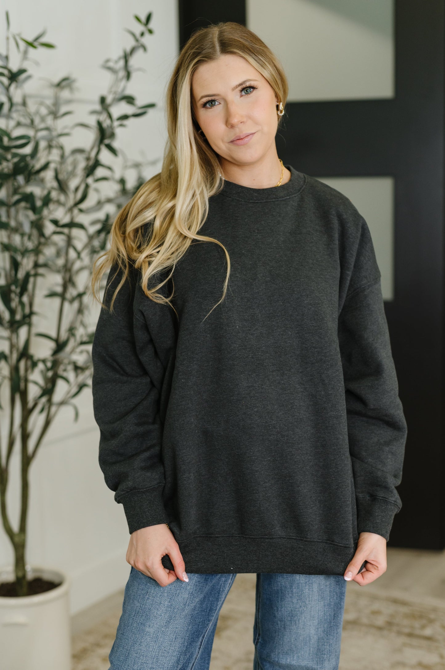 Relaxed, long sleeve Pullover in Charcoal by Zenana
Fleece Knit
High Stretch
Banded, Ribbed Round Neckline
Drop Shoulder
Banded, Ribbed Sleeve Cuff
Banded, Ribbed Hemline
Self: 60% Cotton, 40% Polyester
True to Size