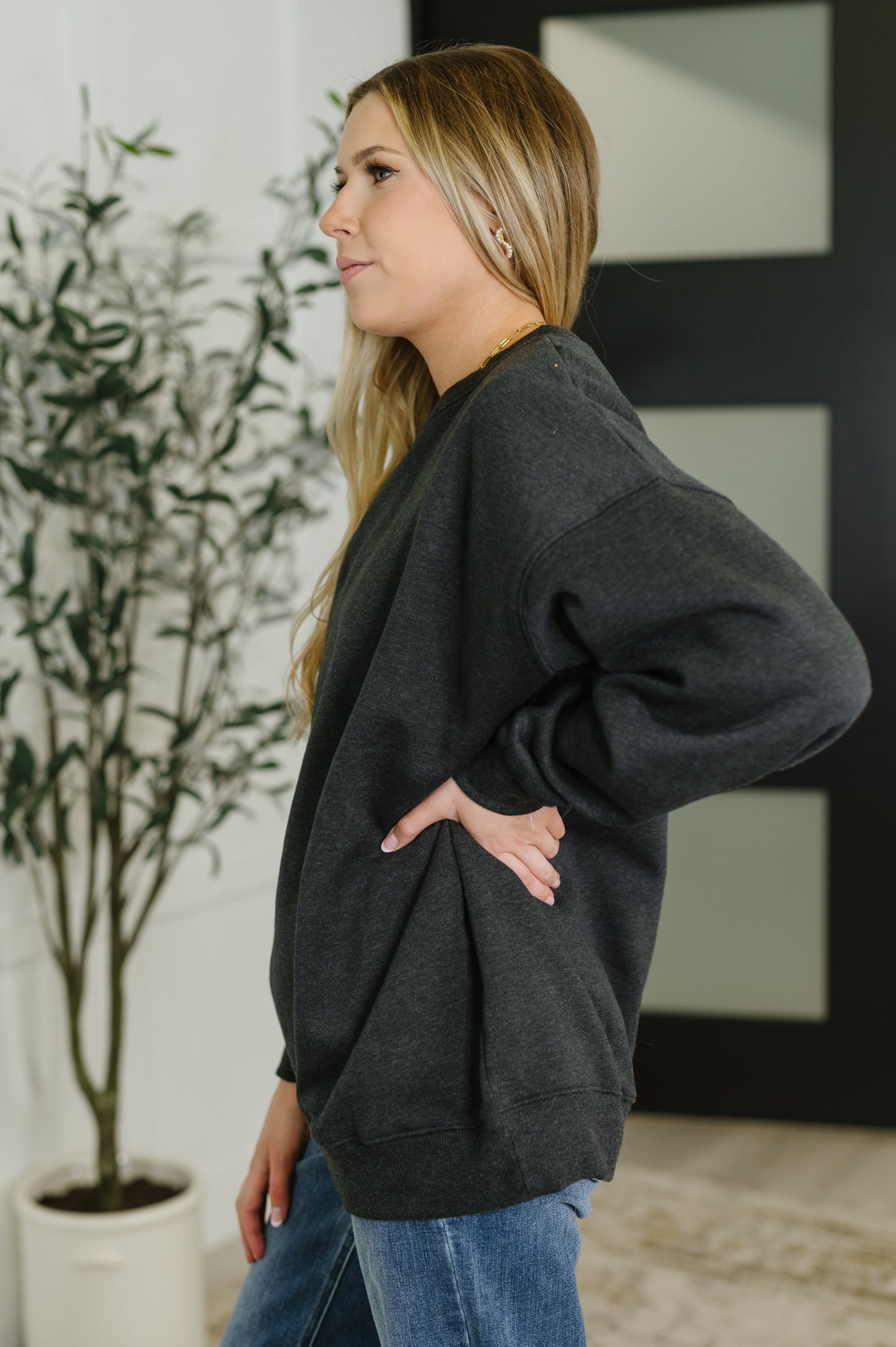 Relaxed, long sleeve Pullover in Charcoal by Zenana
Fleece Knit
High Stretch
Banded, Ribbed Round Neckline
Drop Shoulder
Banded, Ribbed Sleeve Cuff
Banded, Ribbed Hemline
Self: 60% Cotton, 40% Polyester
True to Size