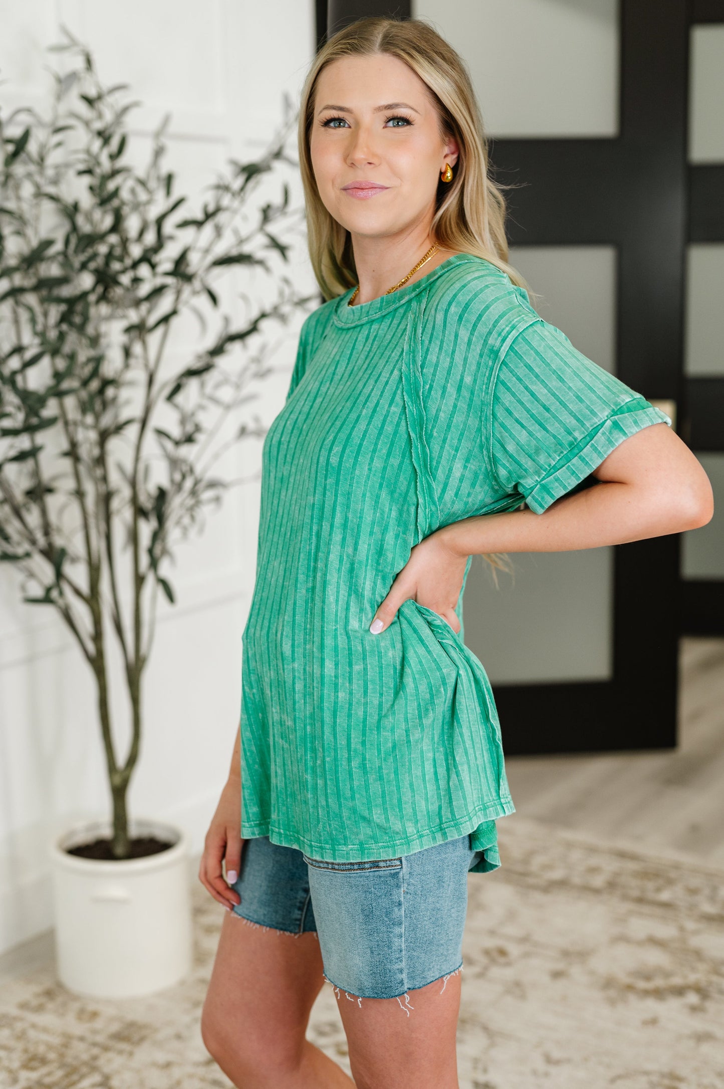 Kelly Green mineral wash top by Zenana
Ribbed Knit
High Stretch
Banded Round Neckline
Raglan Sleeve
Cuffed and Tacked Sleeve Cuff
Exposed Seam Details
95% Polyester, 5% Spandex
True to Size