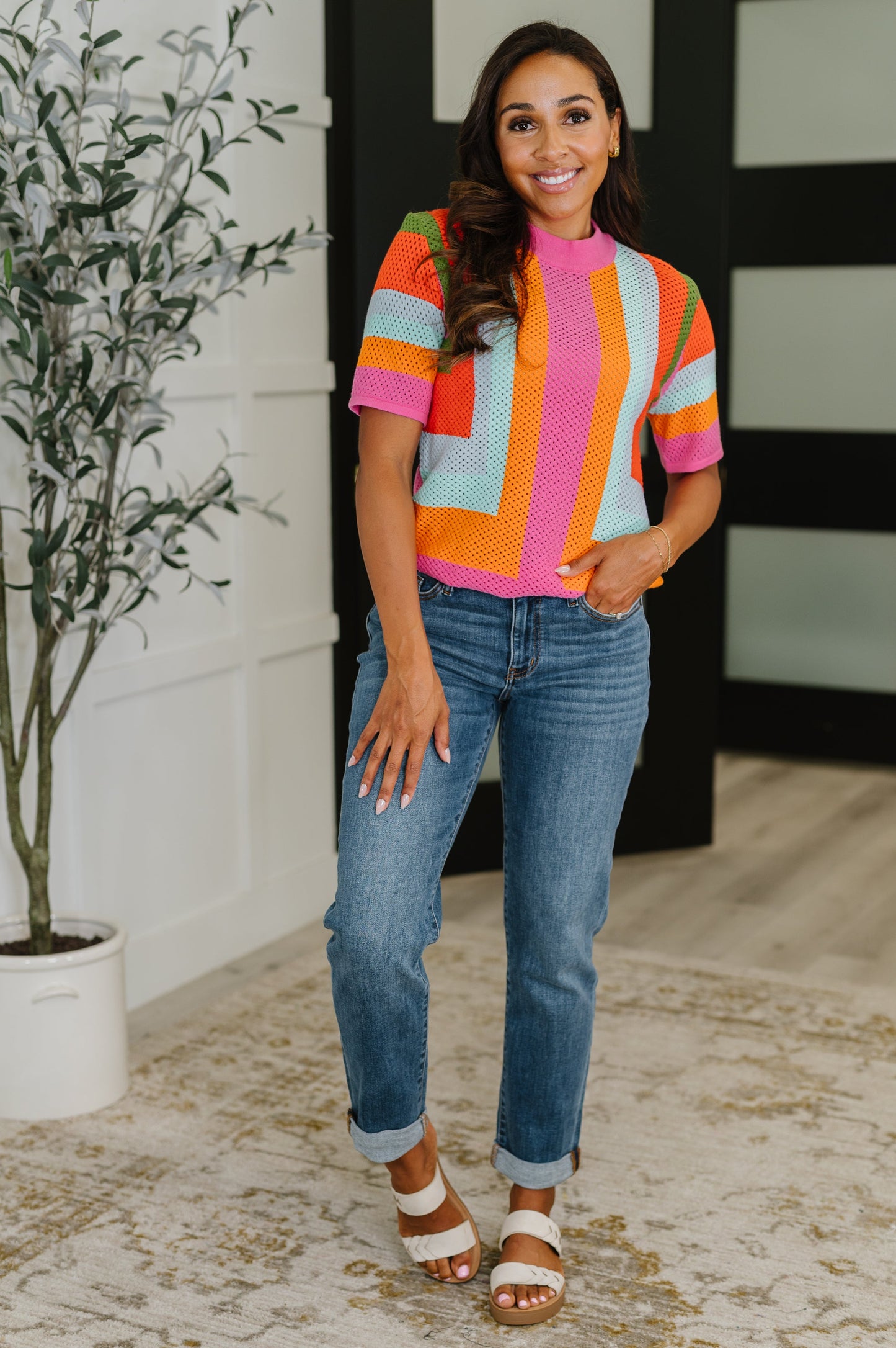 Short sleeve Lightweight Sweater Knit
High Stretch
Banded, Ribbed Round Neckline
Banded, Ribbed Sleeve Cuff
Banded, Ribbed Hemline
52% Viscose, 26% Polyester, 22% Polyamide
True to Size