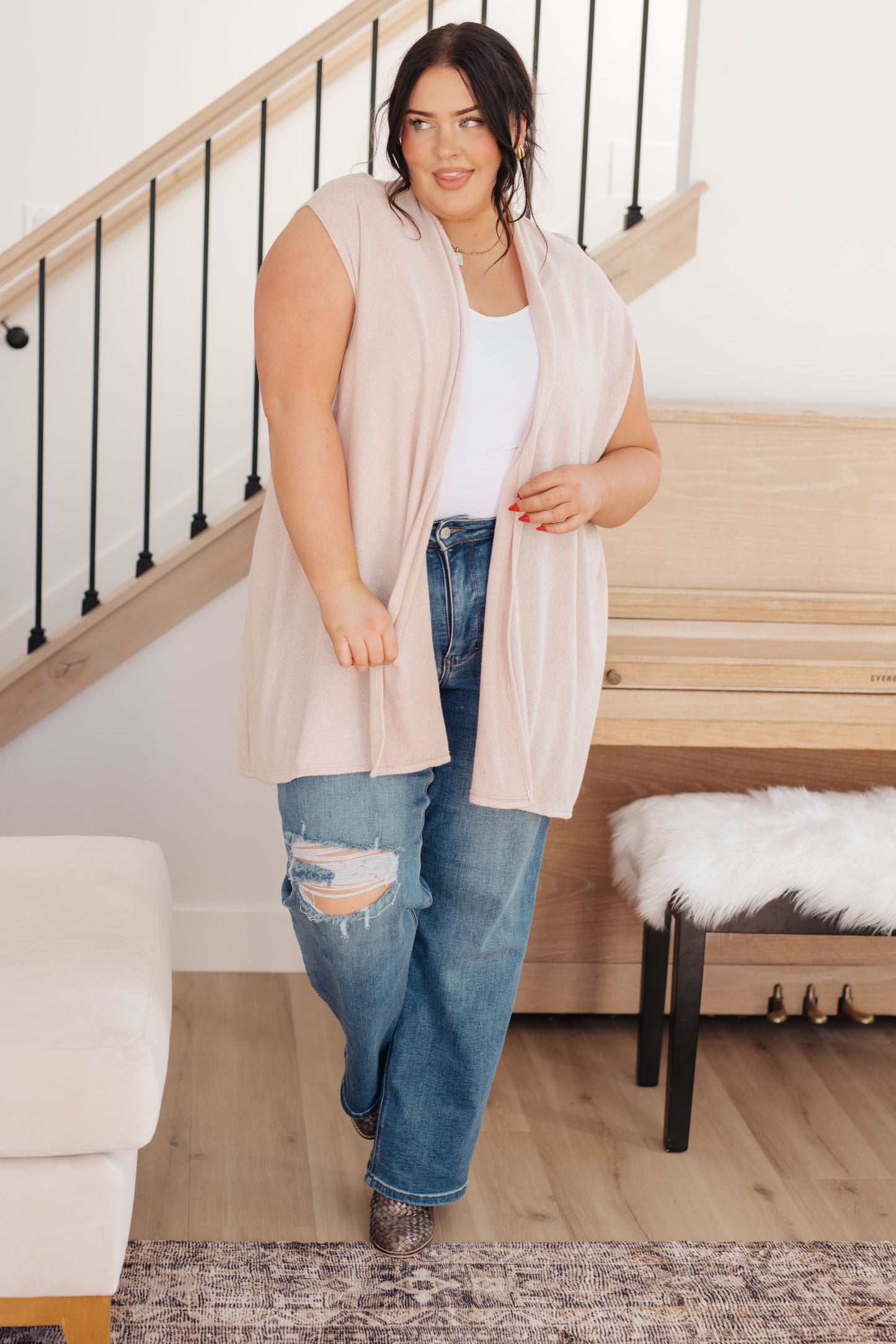 Beige sleeveless cardigan by White Birch
Lightweight Sweater Knit
Shawl Collar
Sleeveless
Pockets
Open Front
95% Polyester, 5% Spandex
True to Size