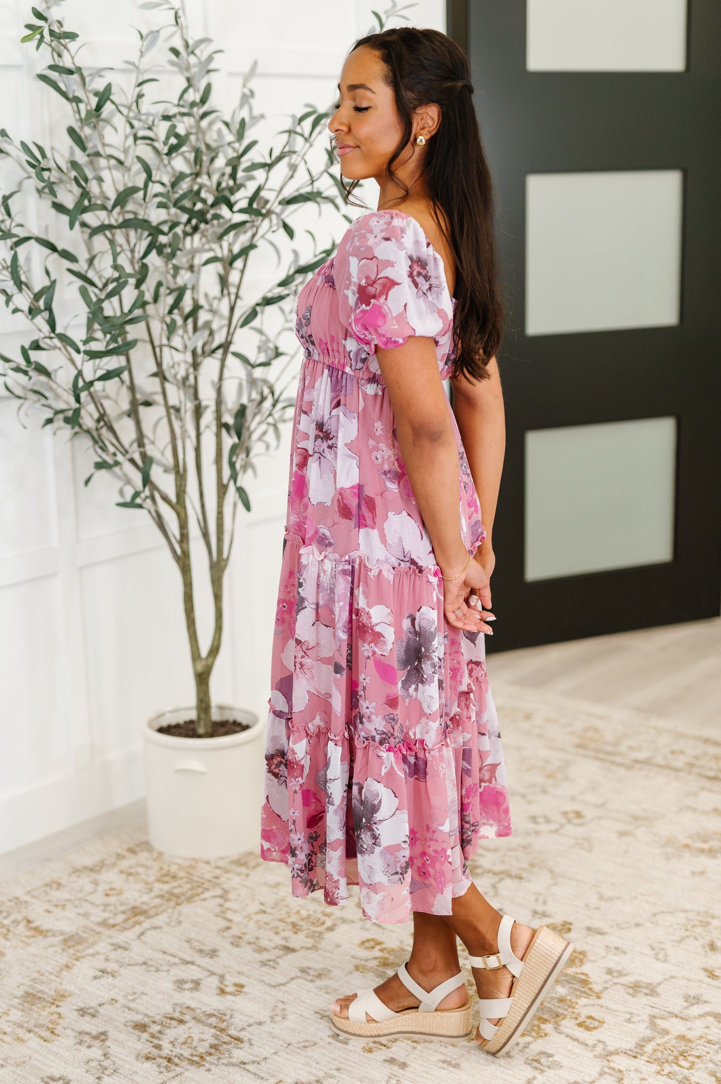 Chiffon floral dress
No Stretch
Square Neckline
Cased Elastic Neckline and Shoulders
Elastic Sleeve Cuff
Puff Sleeve
Elastic Waistline
Functional Side Pockets
Tiered
Ruffle Details Fully Lined
Self and Lining: 100% Polyester
True to Size