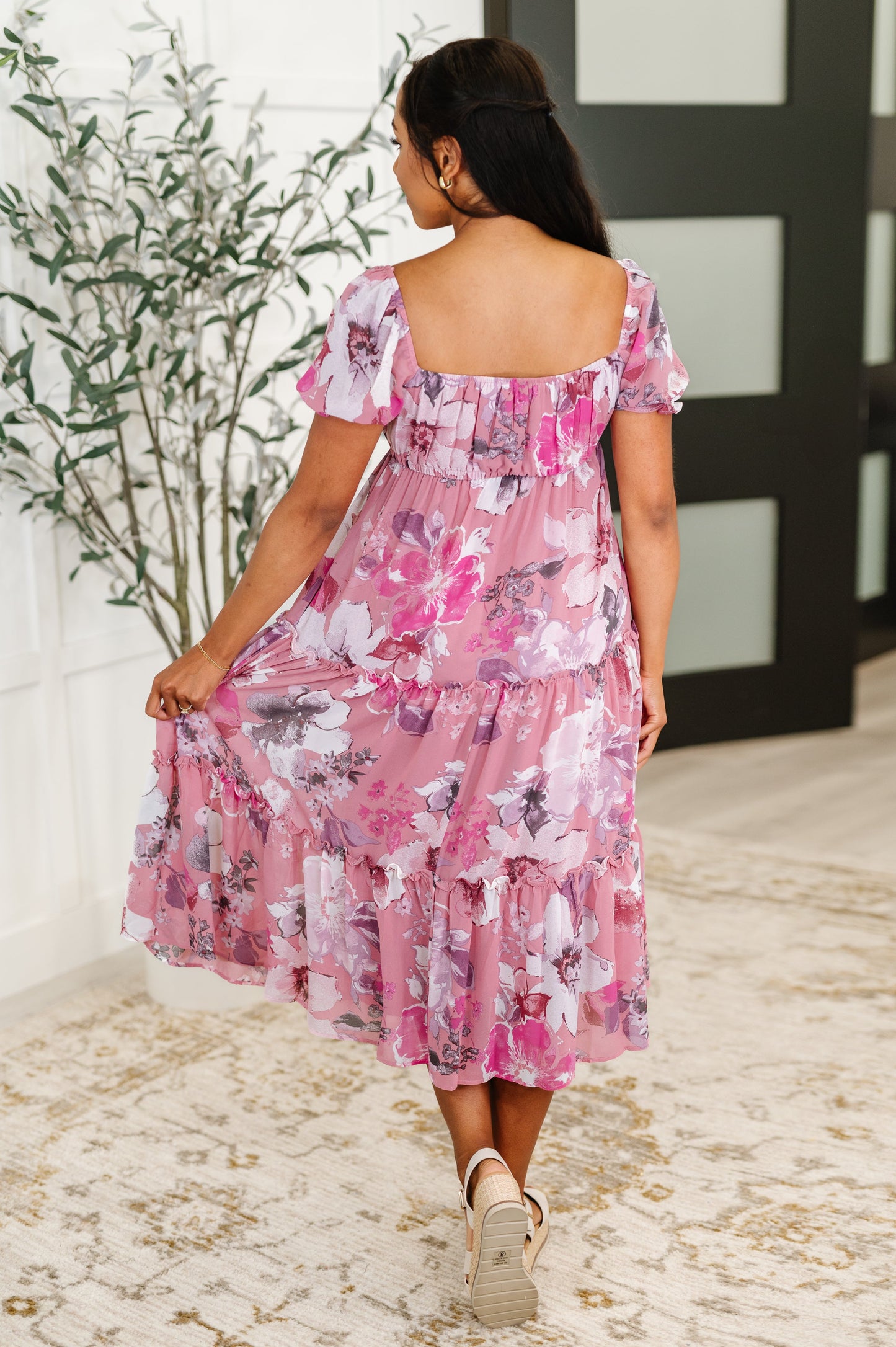 Chiffon floral dress
No Stretch
Square Neckline
Cased Elastic Neckline and Shoulders
Elastic Sleeve Cuff
Puff Sleeve
Elastic Waistline
Functional Side Pockets
Tiered
Ruffle Details Fully Lined
Self and Lining: 100% Polyester
True to Size