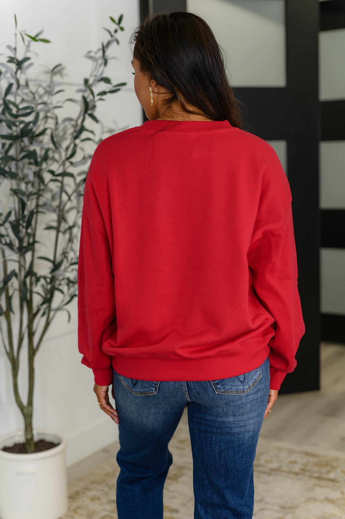 Drop shoulder pullover in True Red by Rae Mode
French Terry Knit
Banded, Ribbed Round Neckline
Drop Shoulder
Long Sleeve
Banded, Ribbed Sleeve Cuff
Banded, Ribbed Sleeve Cuff
Ribbed Knit Contrast
Body: 60% Cotton, 40% Polyester
Contrast: 57% Cotton, 38% Polyester, 5% Spandex
True to Size