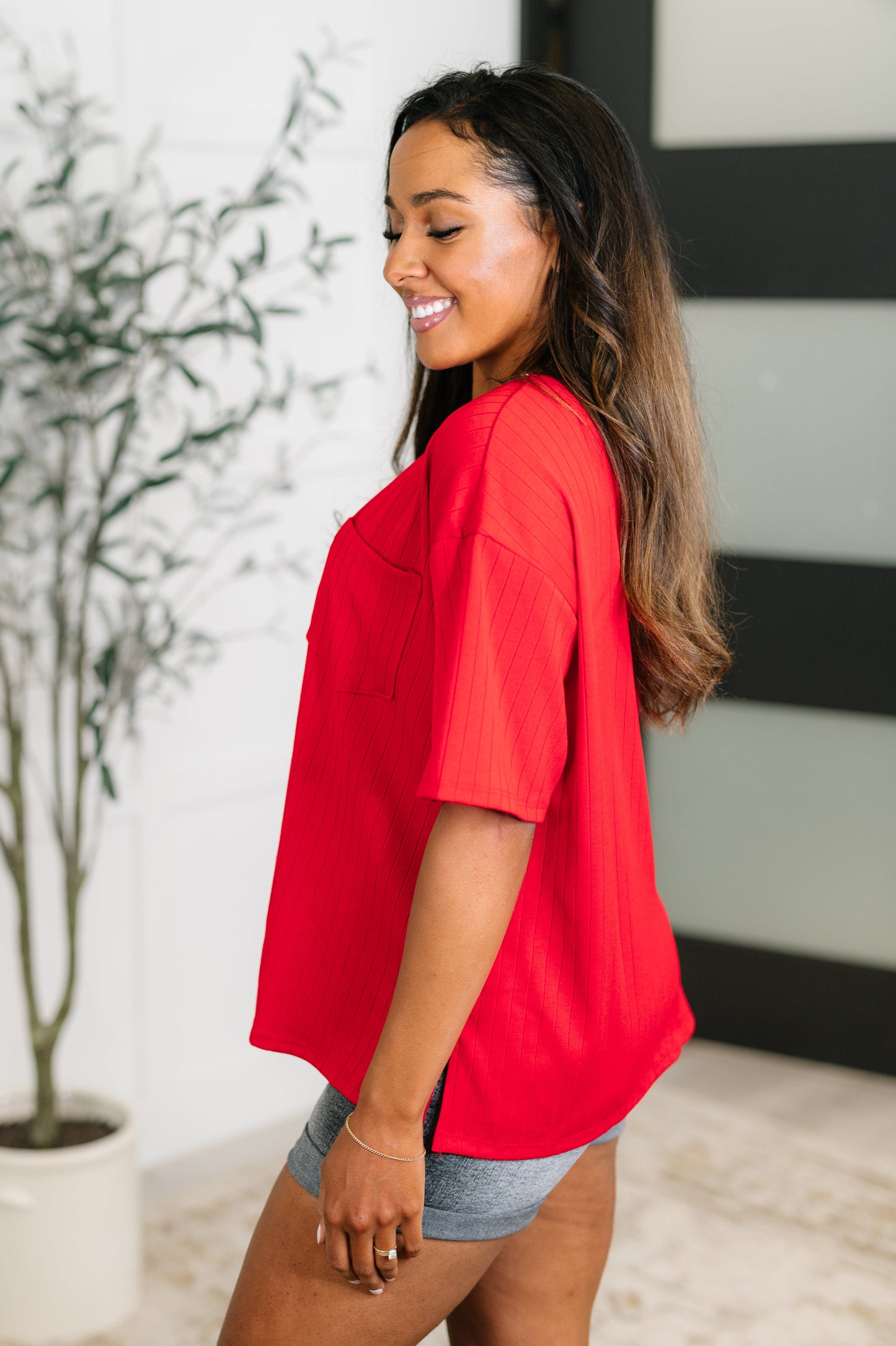Red, short sleeve, Light-Mid Weight Knit
Banded, Round Neckline
Functional Front Patch Pocket
2” Side Slits
Back Center Seam
70% Polyester, 25% Rayon, 5% Spandex
True to Size