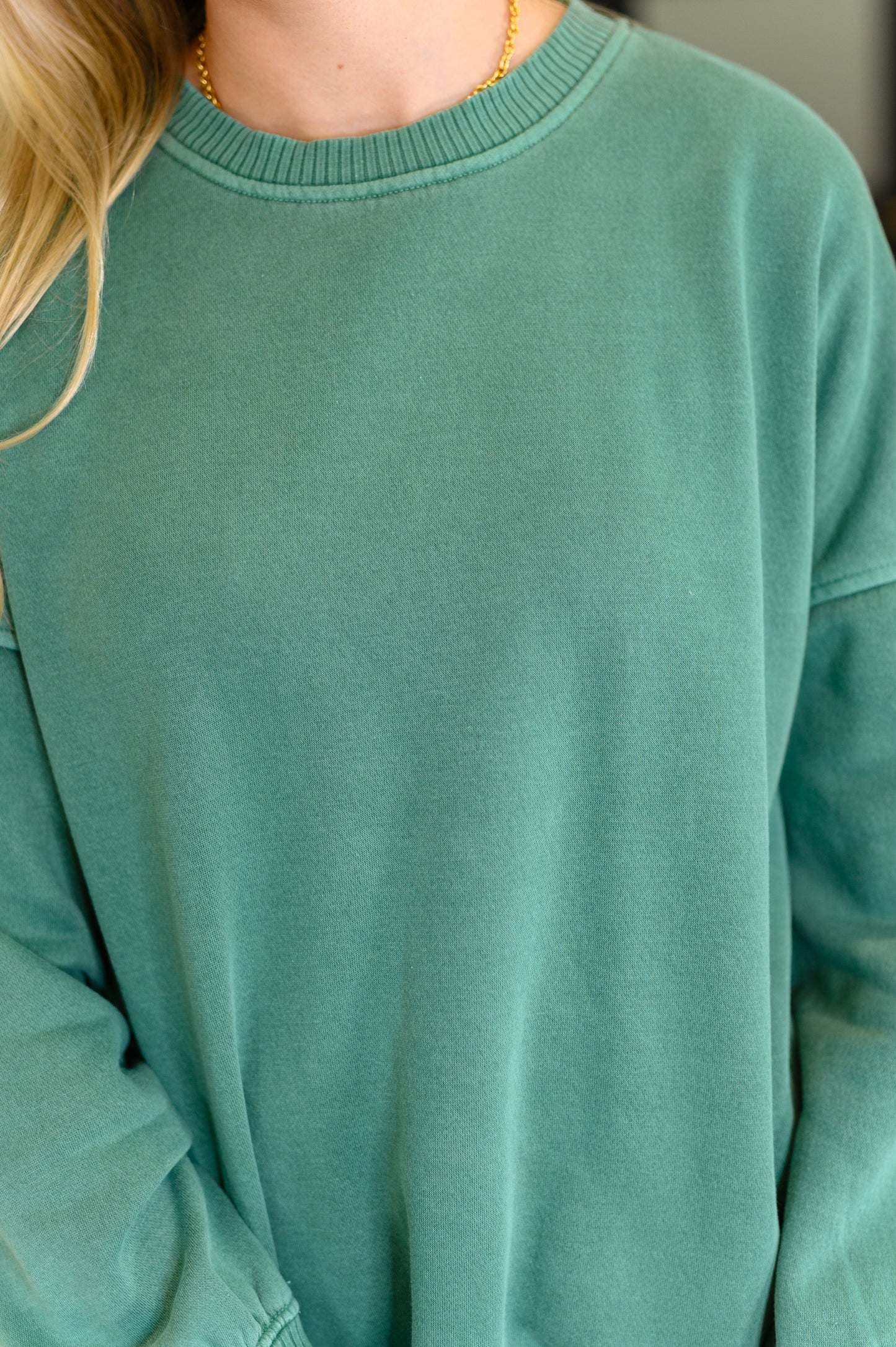 Dark Green stepped hem pullover by Zenana
French Terry
Banded, Ribbed Round Neckline
Drop Shoulder
Banded, Ribbed Sleeve Cuff
Functional Side Pockets
Banded, Ribbed Stepped Hemline
60% Cotton, 40% Polyester
True to Size