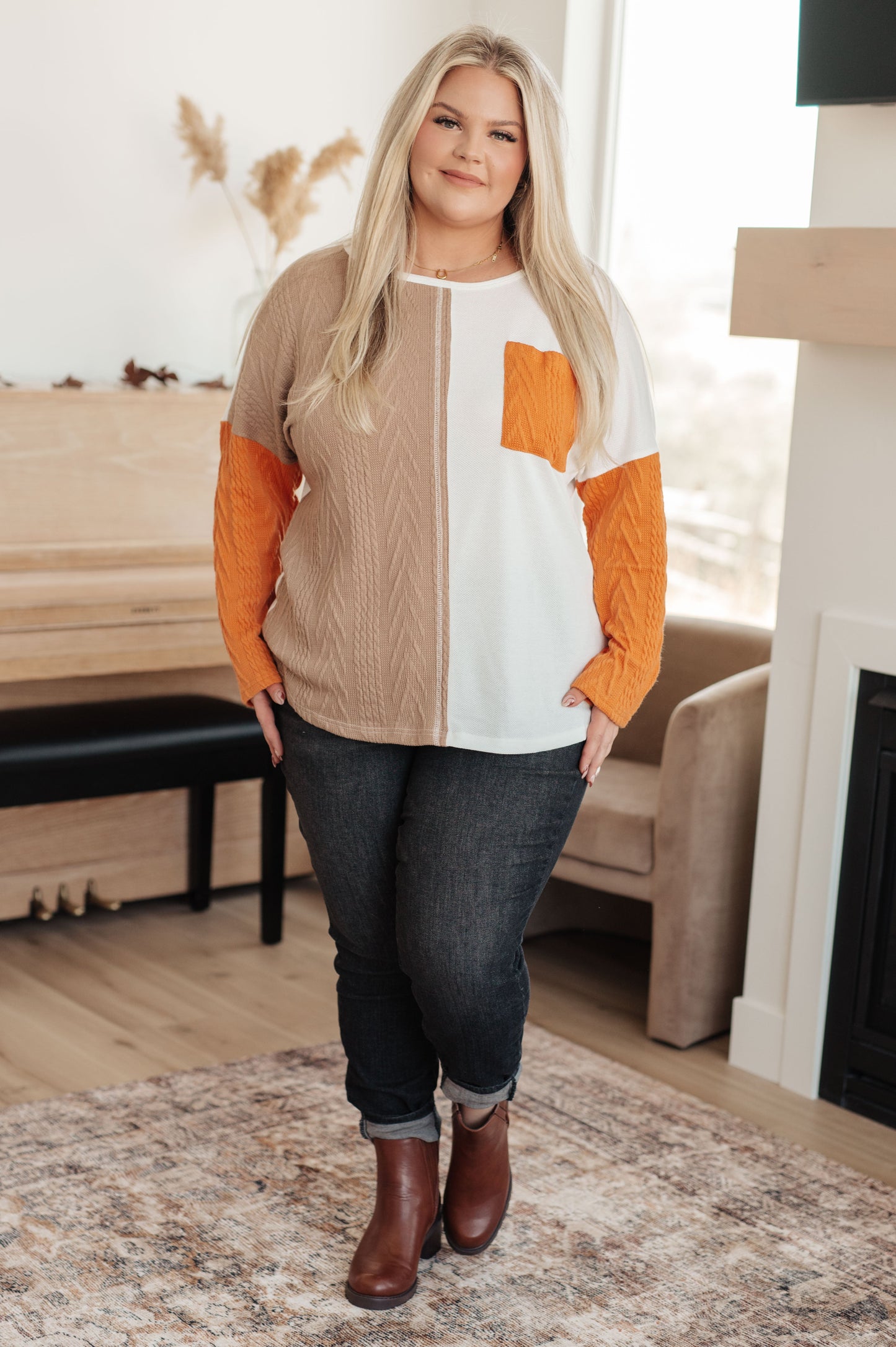 Textured Knit long sleeve color block top
Waffle Stitching
Dropped Shoulder
Patch Pocket
Color Block
75% Polyester, 20% Viscose, 5% Spandex
True to Size