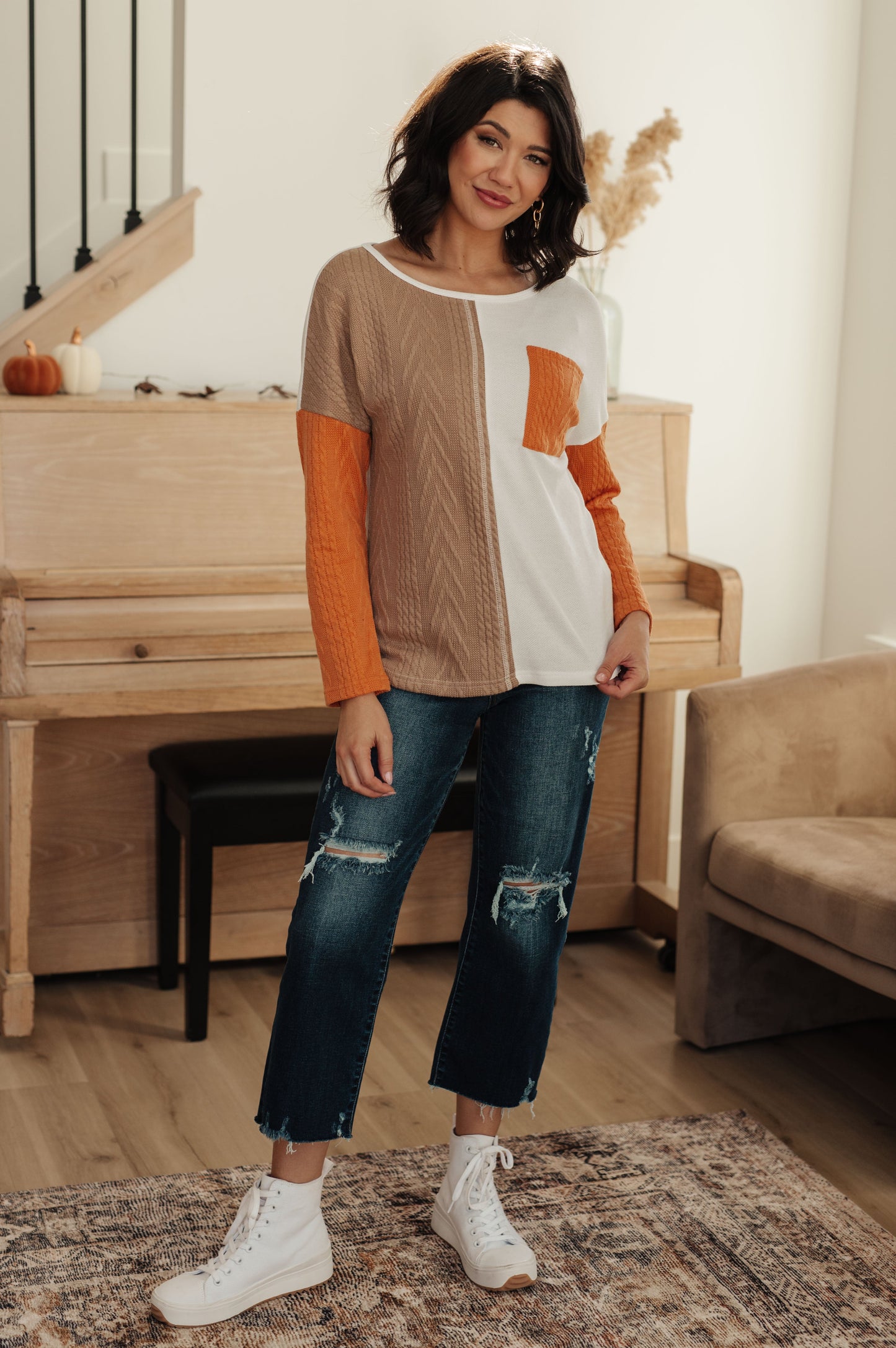 Textured Knit long sleeve color block top
Waffle Stitching
Dropped Shoulder
Patch Pocket
Color Block
75% Polyester, 20% Viscose, 5% Spandex
True to Size
