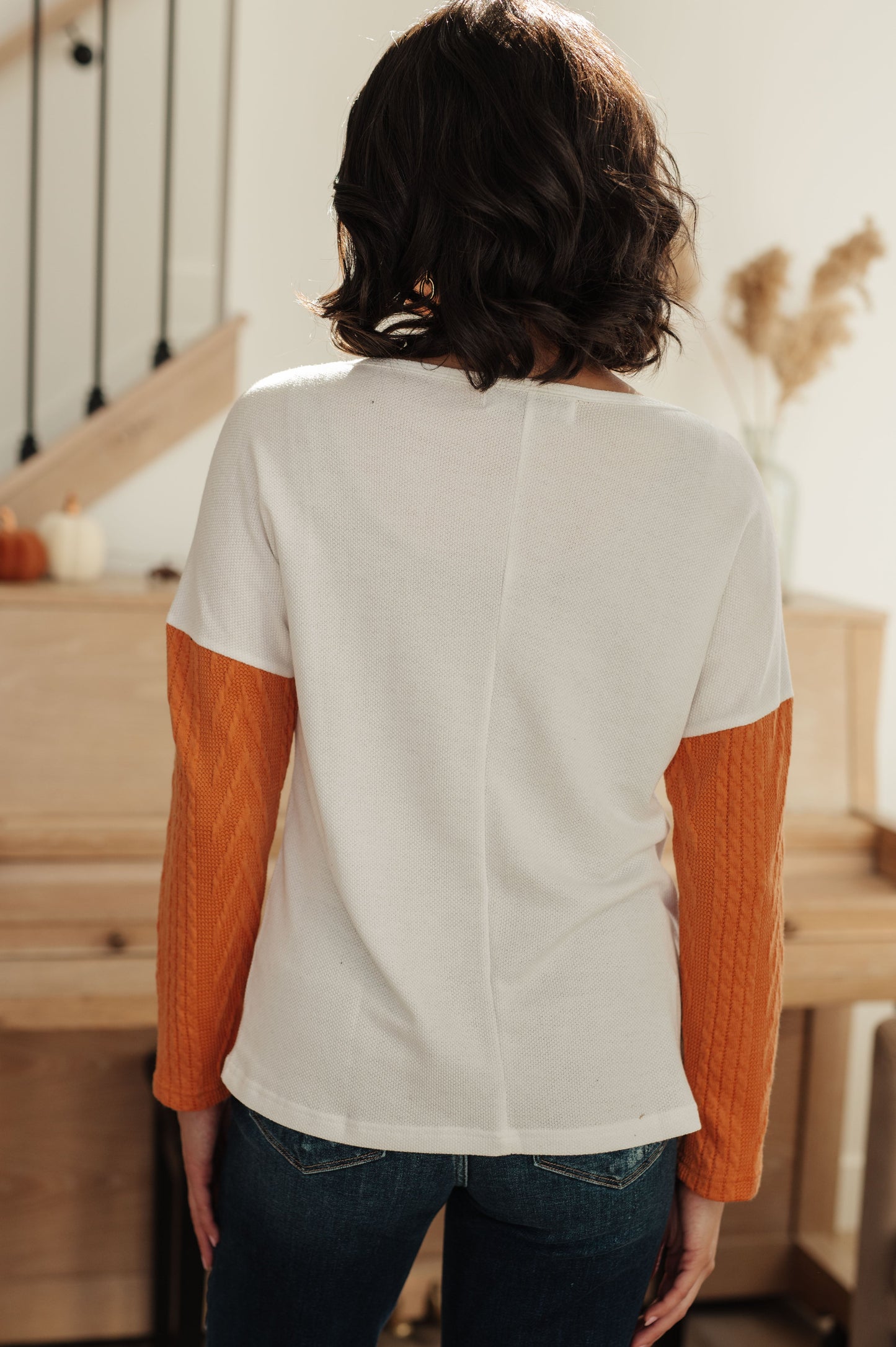 Textured Knit long sleeve color block top
Waffle Stitching
Dropped Shoulder
Patch Pocket
Color Block
75% Polyester, 20% Viscose, 5% Spandex
True to Size