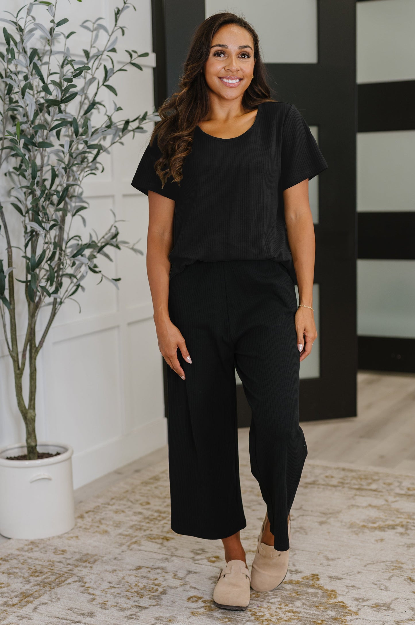 Ribbed Knit Top in Black
High Stretch
Scooped Neckline
Relaxed Fit
93% Cotton, 7% Spandex
True to SizeRibbed Knit
High Stretch
Scooped Neckline
Relaxed Fit
93% Cotton, 7% Spandex
True to Size