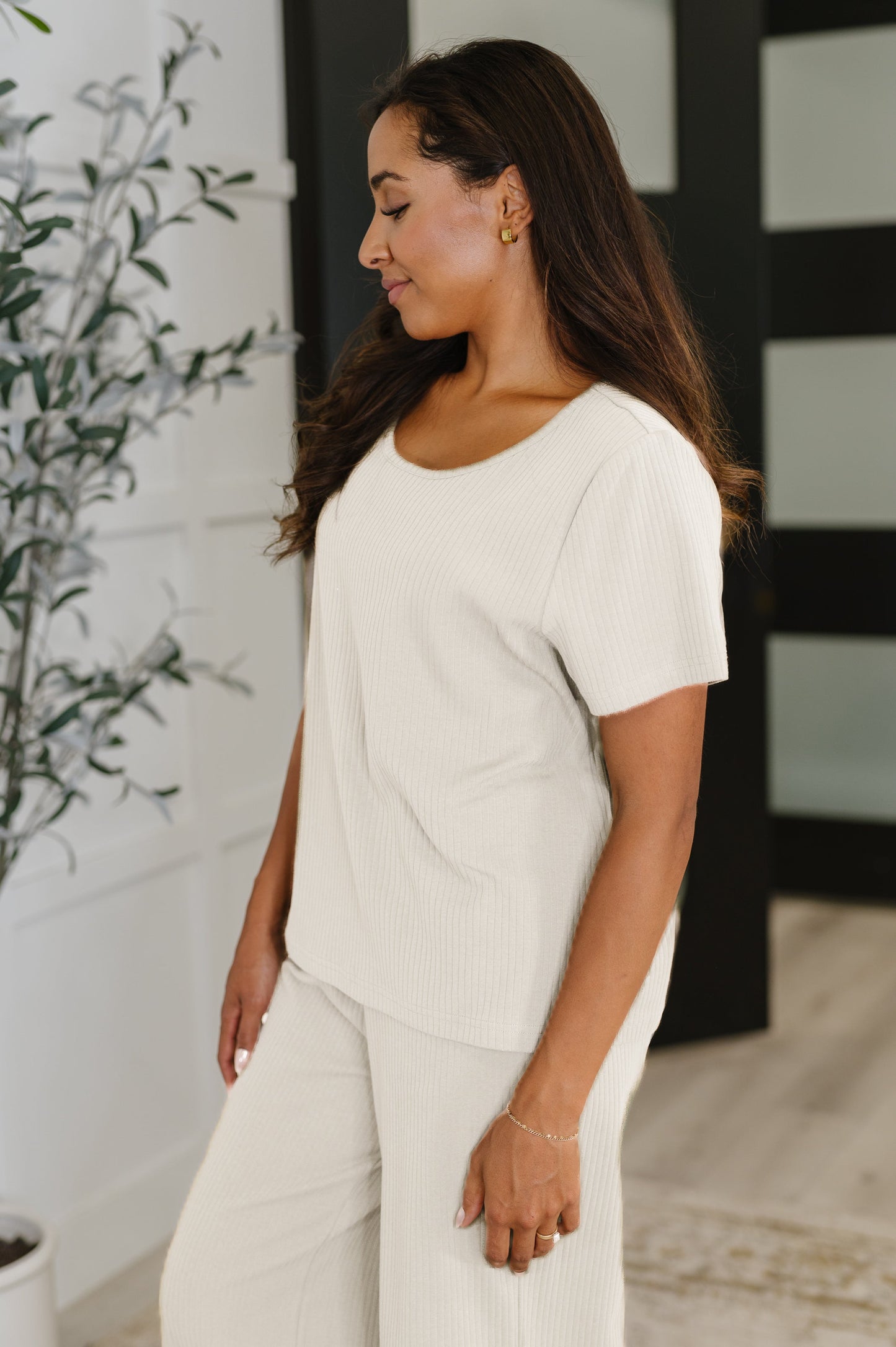 Ribbed Knit Top in Cream
High Stretch
Scooped Neckline
Relaxed Fit
93% Cotton, 7% Spandex
True to SizeRibbed Knit
High Stretch
Scooped Neckline
Relaxed Fit
93% Cotton, 7% Spandex
True to Size