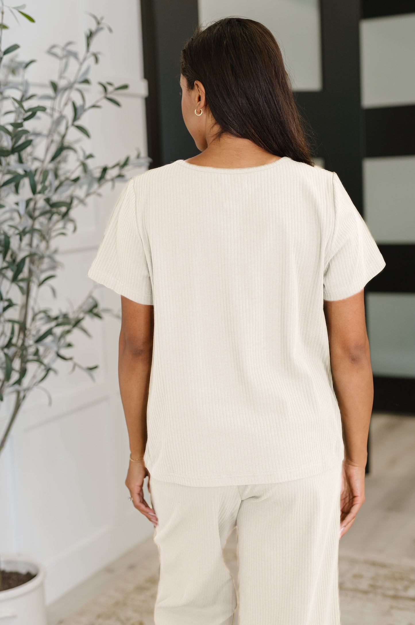 Ribbed Knit Top in Cream
High Stretch
Scooped Neckline
Relaxed Fit
93% Cotton, 7% Spandex
True to SizeRibbed Knit
High Stretch
Scooped Neckline
Relaxed Fit
93% Cotton, 7% Spandex
True to Size