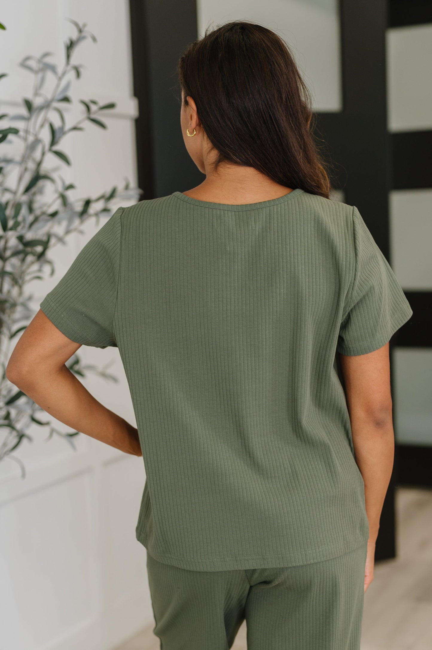 Short Sleeve boxy tee in Dusty Pine by Honey Mark
Ribbed Knit
High Stretch
Scooped Neckline
Relaxed Fit
93% Cotton, 7% Spandex
True to SizeRibbed Knit
High Stretch
Scooped Neckline
Relaxed Fit
93% Cotton, 7% Spandex
True to Size