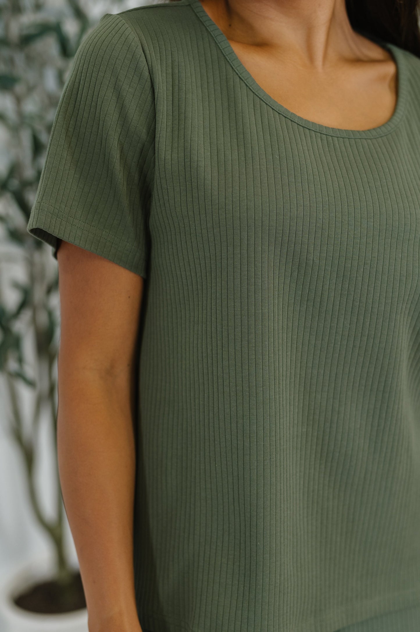 Short Sleeve boxy tee in Dusty Pine by Honey Mark
Ribbed Knit
High Stretch
Scooped Neckline
Relaxed Fit
93% Cotton, 7% Spandex
True to SizeRibbed Knit
High Stretch
Scooped Neckline
Relaxed Fit
93% Cotton, 7% Spandex
True to Size