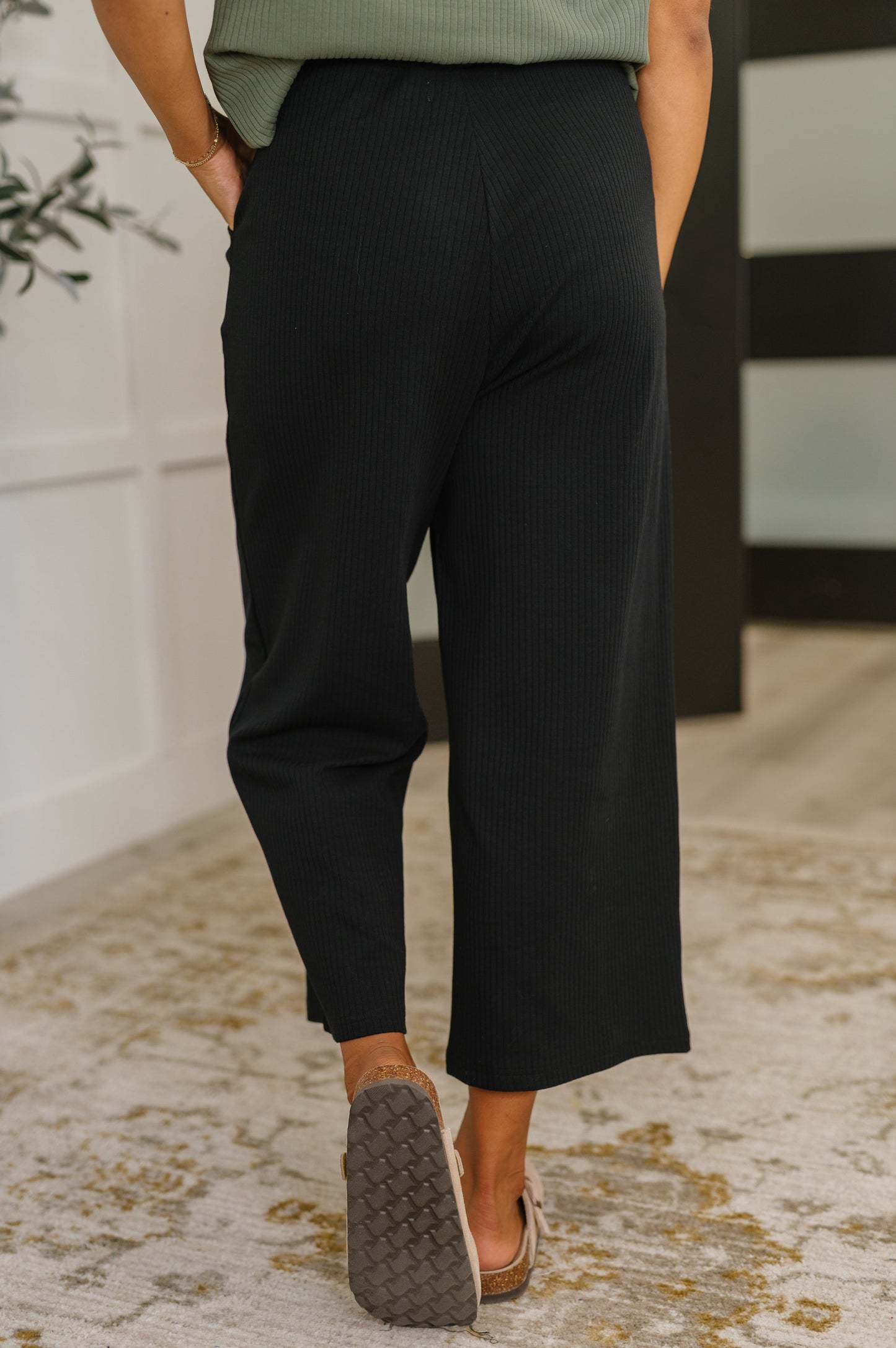 Ribbed Knit pants in Black by Honey Mark
High Stretch
High Waisted
Cased Elastic Waitband
Functional Side Pockets
Straight Leg Silhouette
93% Cotton, 7% Spandex
True to Size