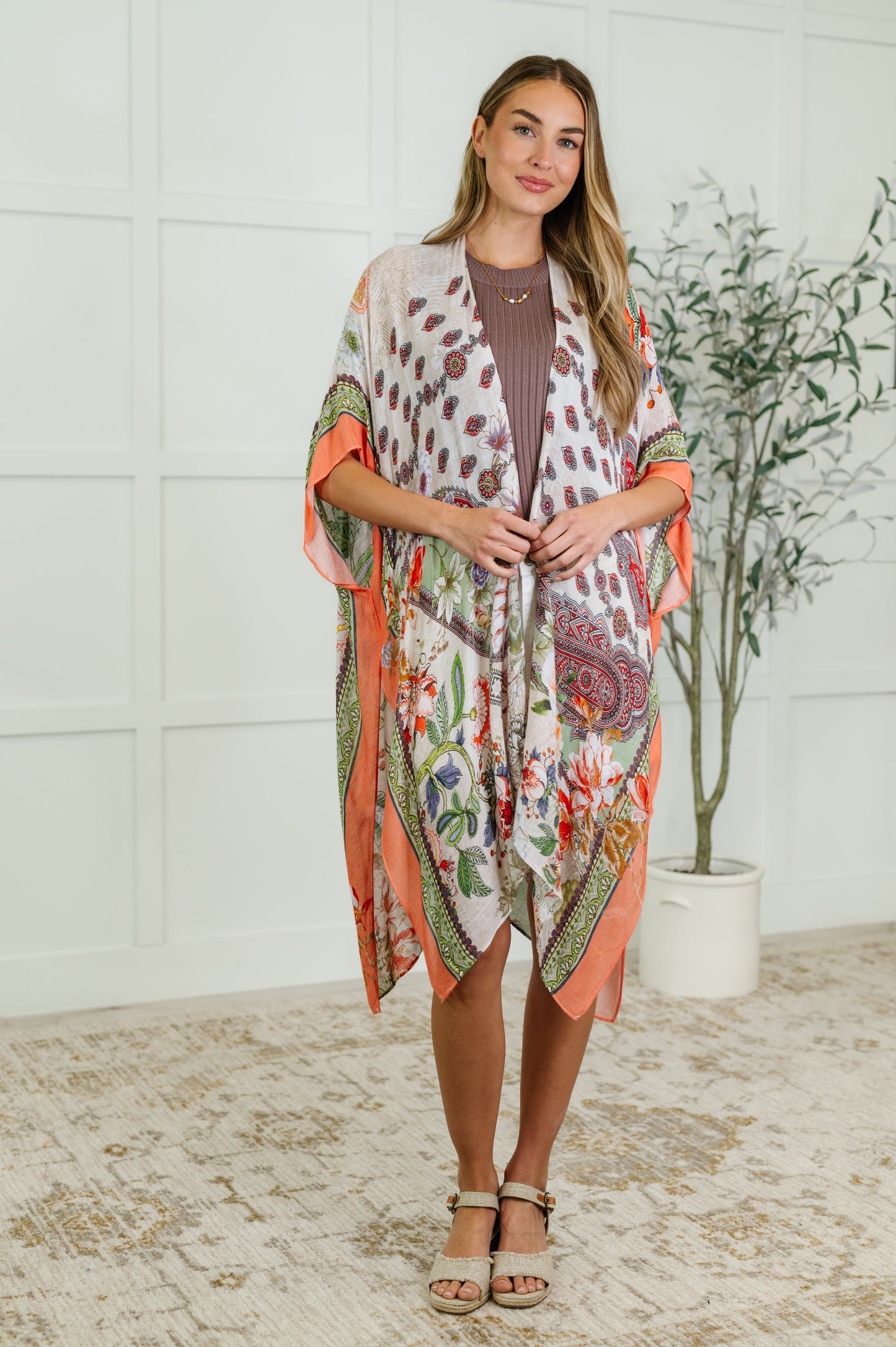 Light Weight Woven Kimono
Slightly Sheer
Open Front
Side Slit
Batwing Sleeve
100% Viscose
True to Size