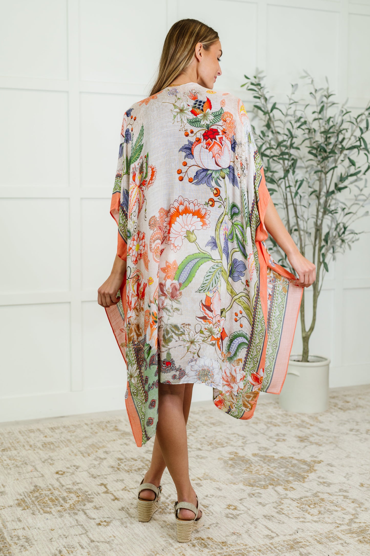 Light Weight Woven Kimono
Slightly Sheer
Open Front
Side Slit
Batwing Sleeve
100% Viscose
True to Size
