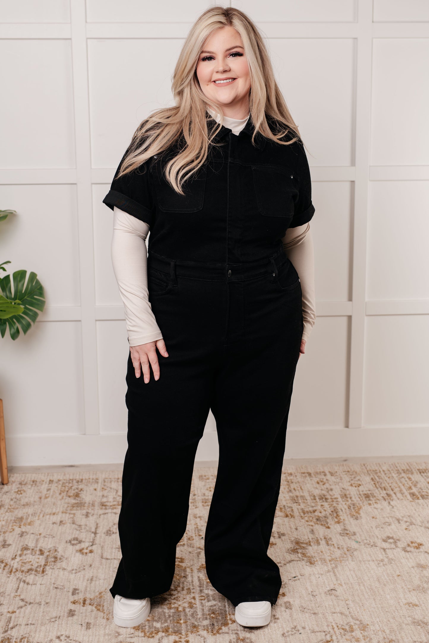 Black Short Sleeve Control Top Denim Jumpsuit
Judy Blue
High Rise
Zip Front
Snap Waistband
4-Way Stretch
Garment Dyed
Cased Back Elastic
Straight Leg Silhouette
69% Cotton, 23% Poly, 7% Rayon, 1% Spandex
True to Judy Blue Sizing