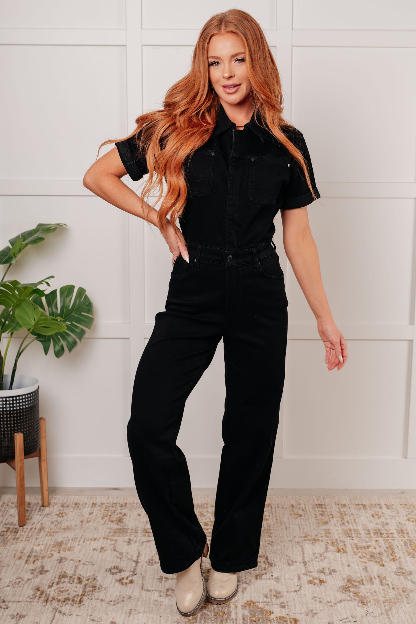 Black Short Sleeve Control Top Denim Jumpsuit
Judy Blue
High Rise
Zip Front
Snap Waistband
4-Way Stretch
Garment Dyed
Cased Back Elastic
Straight Leg Silhouette
69% Cotton, 23% Poly, 7% Rayon, 1% Spandex
True to Judy Blue Sizing