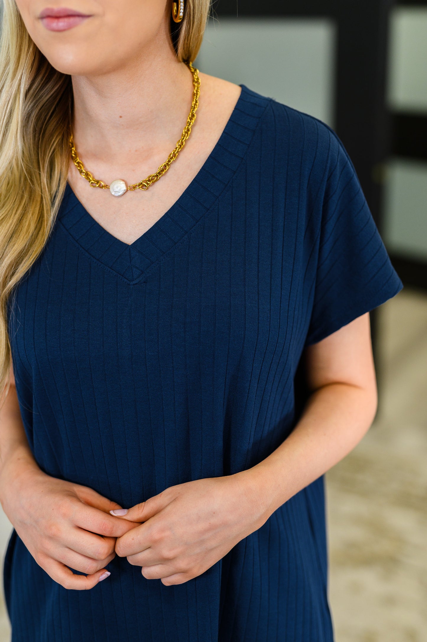 Basic V-Neck Ribbed Tee in Navy
Ribbed Knit
High Stretch
Banded V-Neckline
Dolman Sleeve
Back Center Seam
70% Polyester, 25% Rayon, 5% Spandex
True to Size