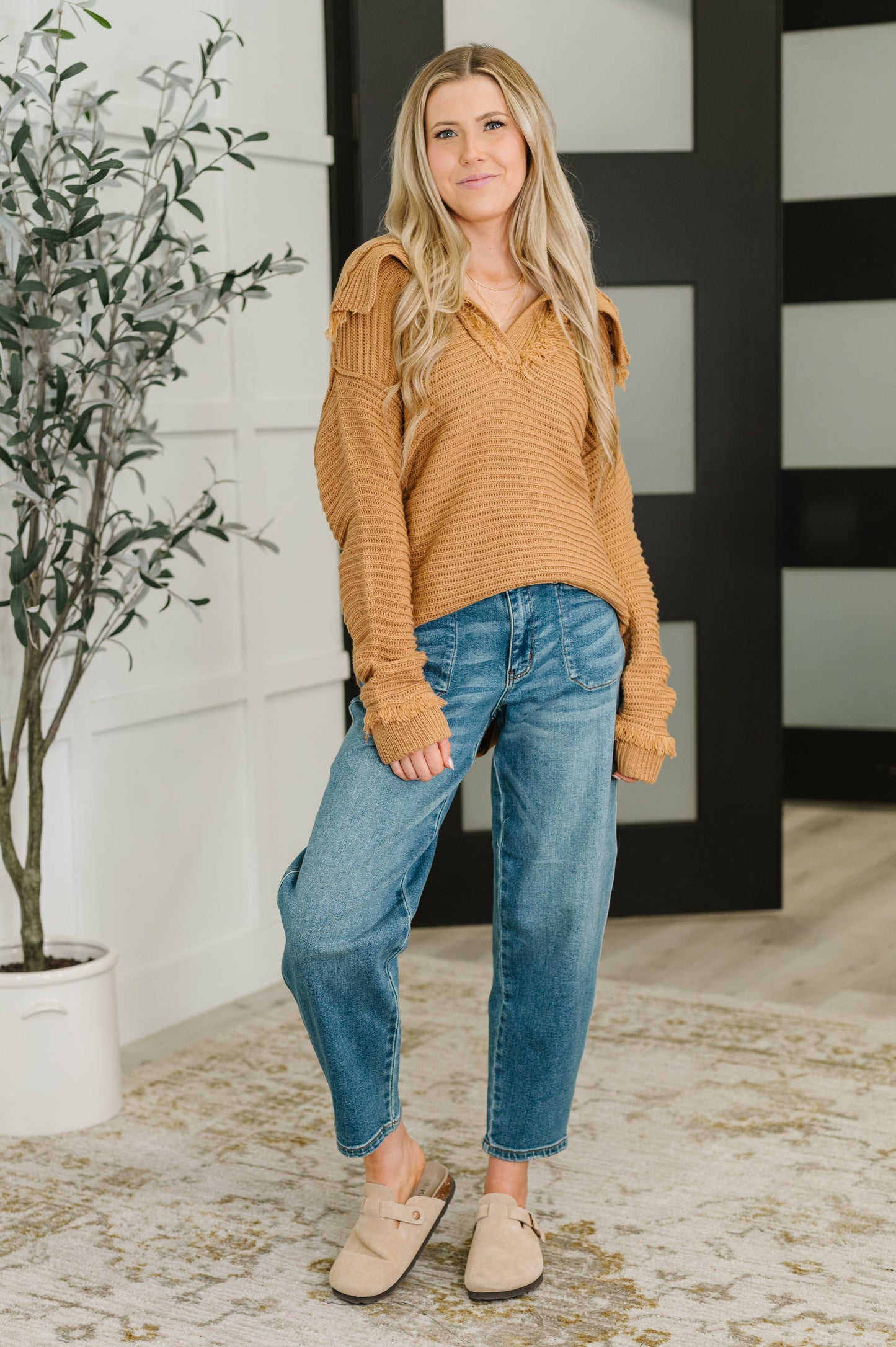 Textured Ribbed Knit sweater in Taupe by Jodifil
Wide Collar
V-Neckline
Drop Shoulder
Scooped Hem
Stretchy + Medium weight
Fringe Details
100% Acrylic
Wash cold, hang dry
Relaxed fit