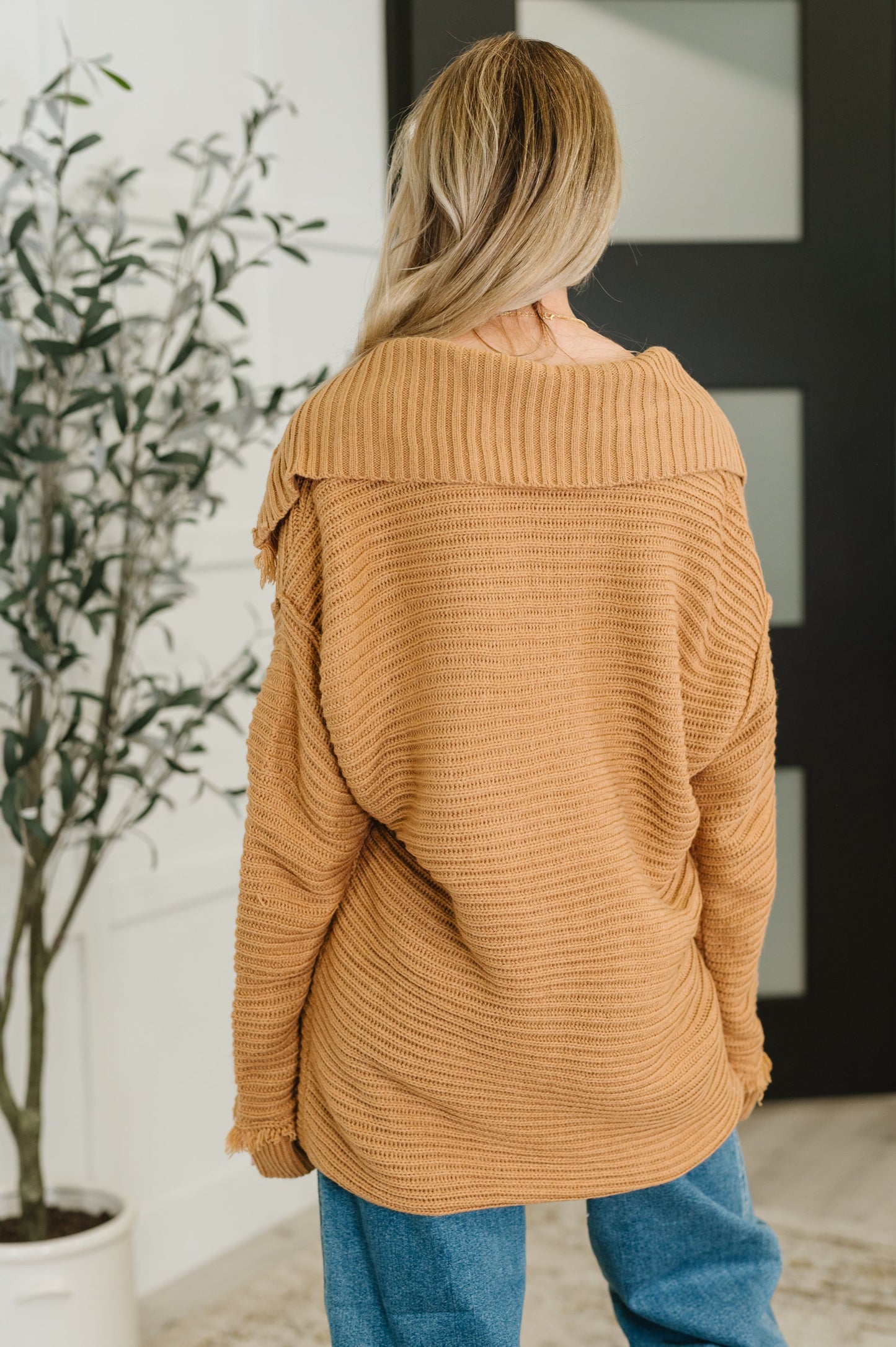 Textured Ribbed Knit sweater in Taupe by Jodifil
Wide Collar
V-Neckline
Drop Shoulder
Scooped Hem
Stretchy + Medium weight
Fringe Details
100% Acrylic
Wash cold, hang dry
Relaxed fit