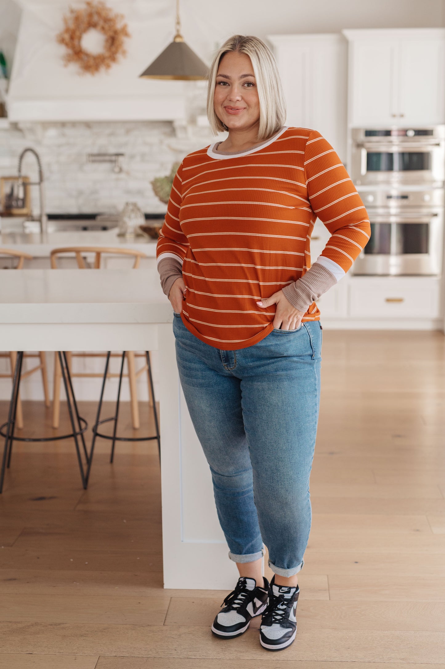 Burnt Orange Ribbed Jersey Knit
Color Blocked Sleeve
Slim Fit
95% Polyester, 5% Elastane
True to Size