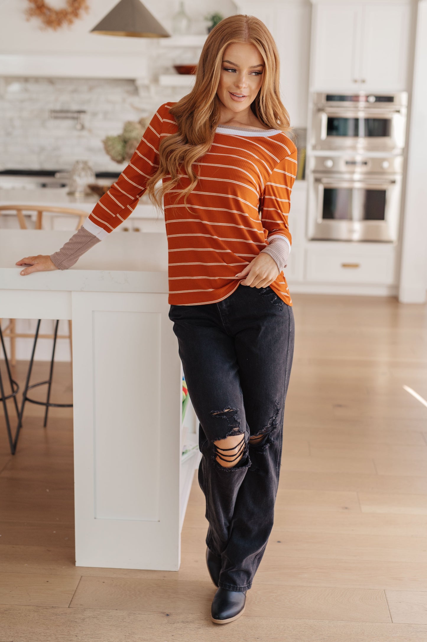 Burnt Orange Ribbed Jersey Knit
Color Blocked Sleeve
Slim Fit
95% Polyester, 5% Elastane
True to Size